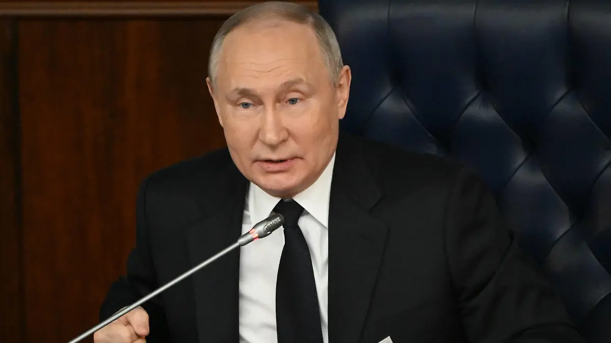 Russia Putin Defence Ministry Board 8584942 19.12.2023 Russian President Vladimir Putin speaks during an expanded meeting of the Defence Ministry Board at the National Defence Control Centre in Moscow, Russia. Sergey Guneev / Sputnik Moscow Russia PUBLICATIONxINxGERxSUIxAUTxESTxLTUxLATxNORxSWExDENxNEDxPOLxUKxONLY Copyright: xSergeyxGuneevx