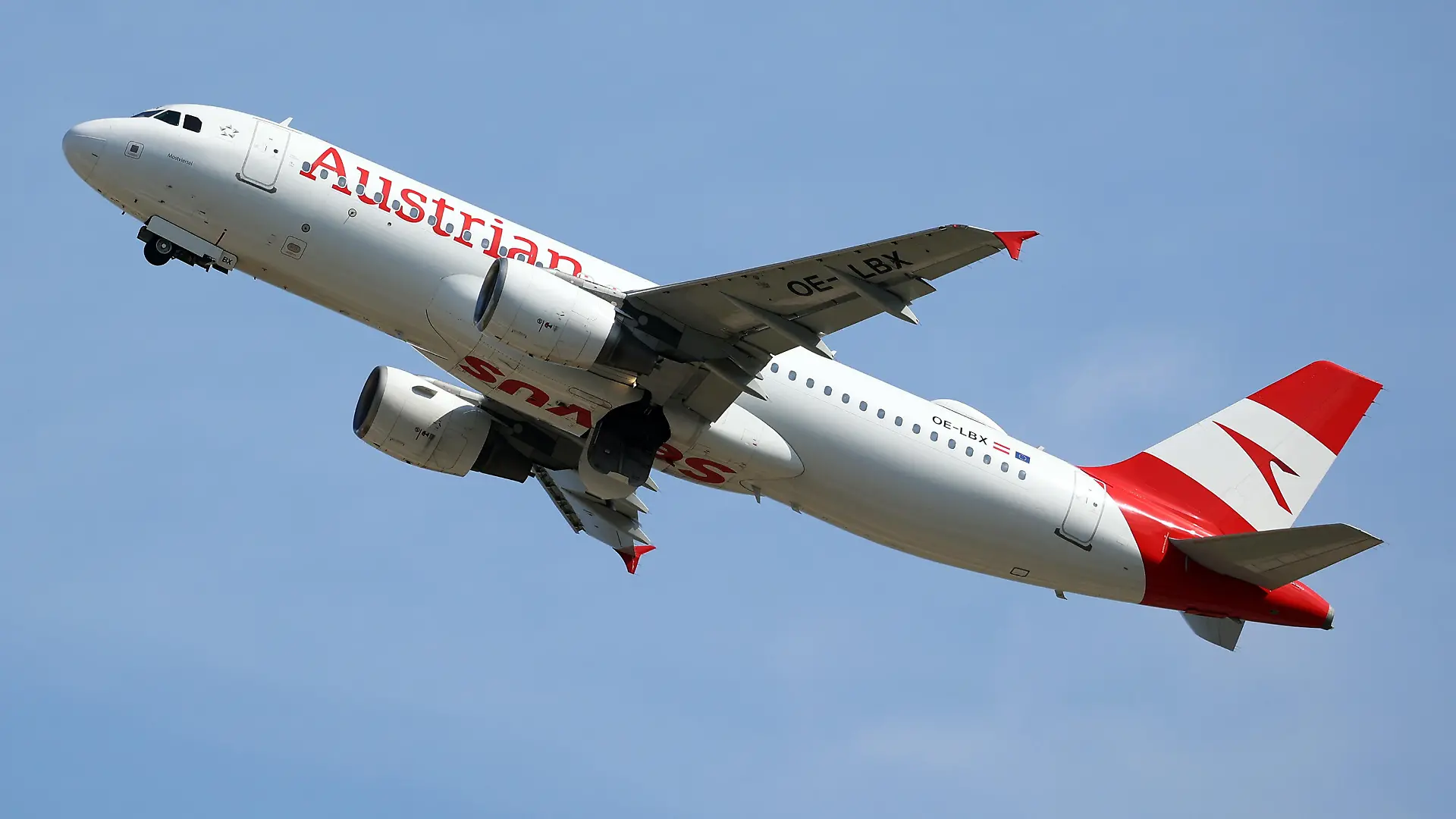 AUSTRIAN AIRLINES NEW ROUTES TO SICILY in the photo an AIRBUS A320-214 of the Austrian company Austrian Airlines