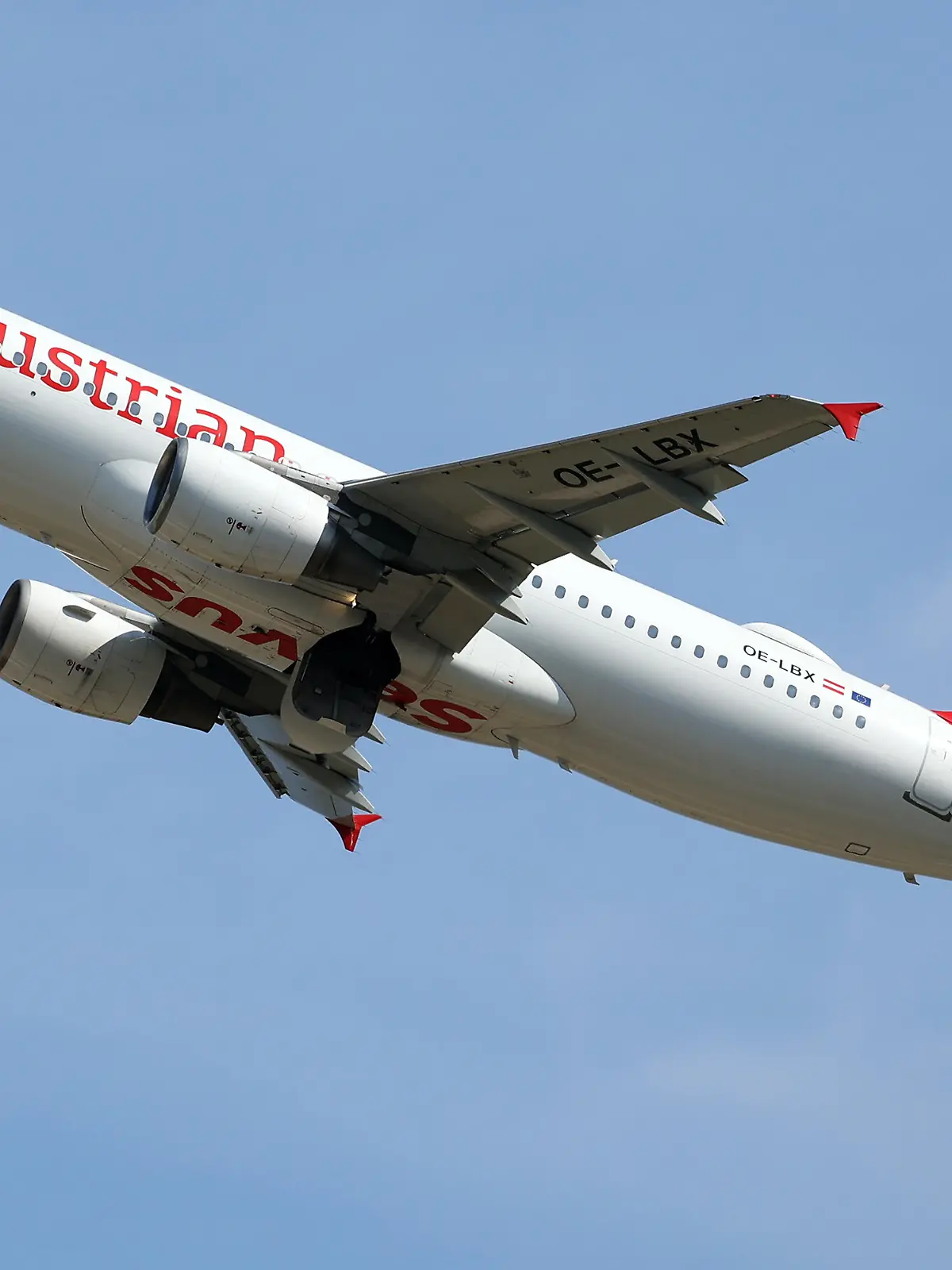 AUSTRIAN AIRLINES NEW ROUTES TO SICILY in the photo an AIRBUS A320-214 of the Austrian company Austrian Airlines
