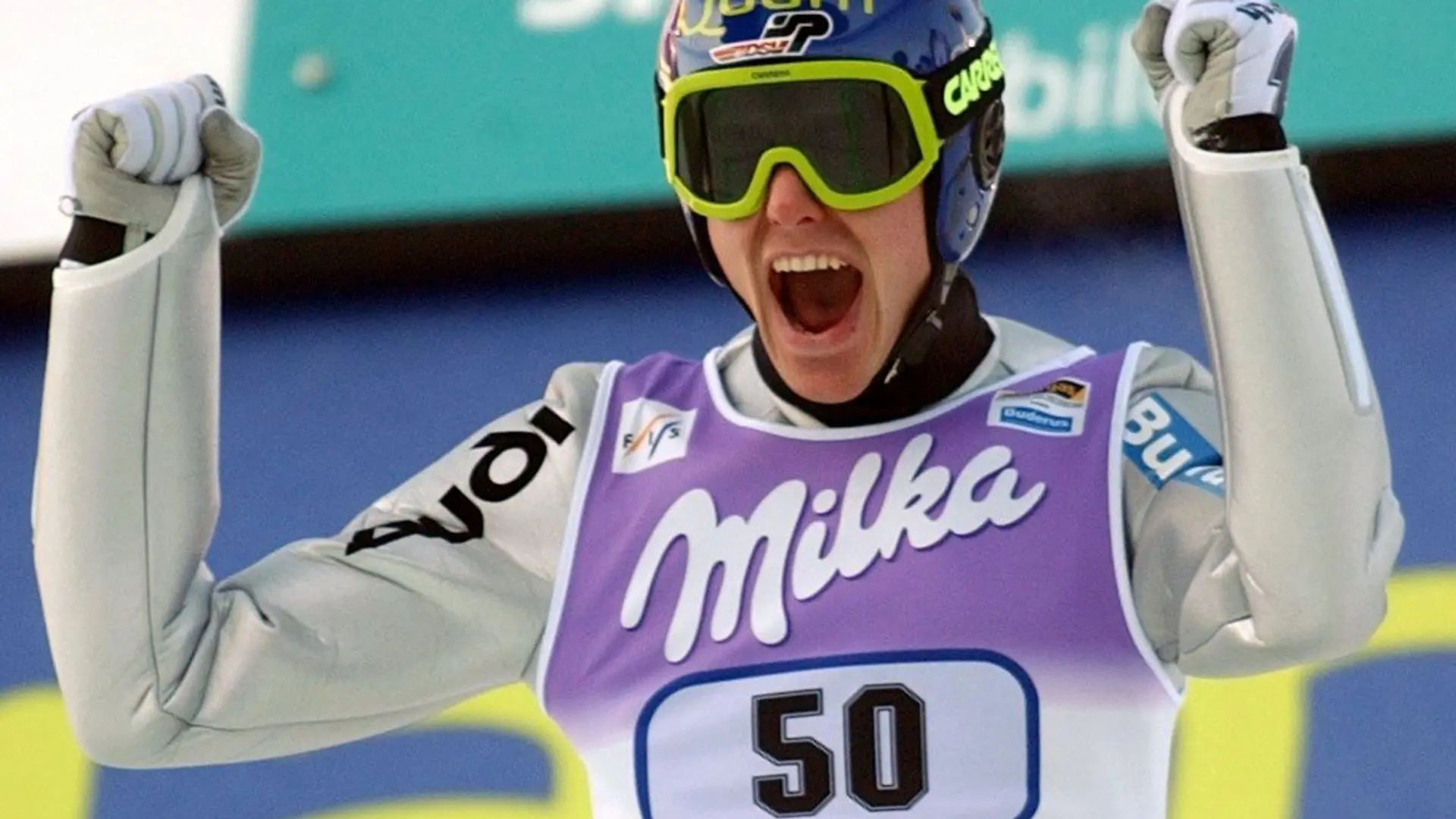 Skispringer Sven Hannawald jubelt im Auslauf an der neuen Bergisel-Schanze.