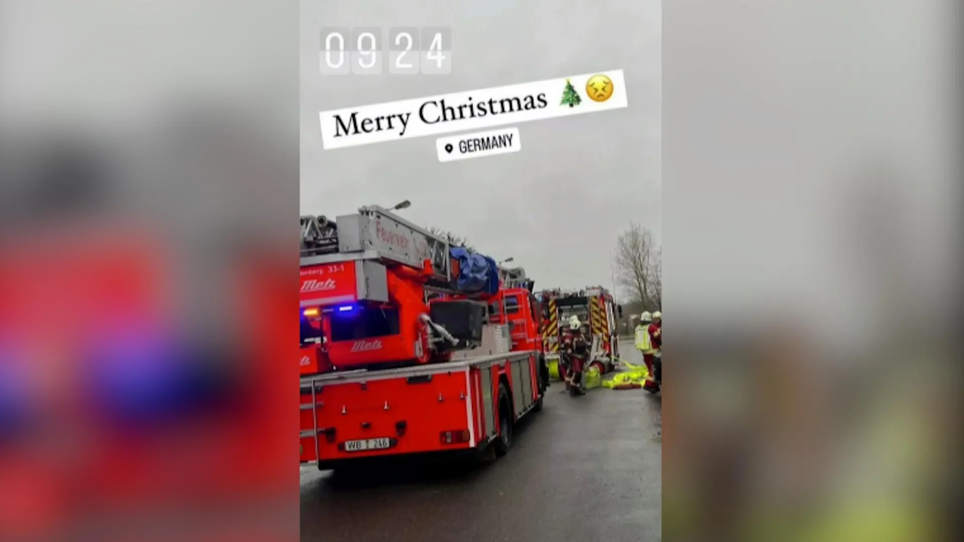 Ein Feuerwehrauto im Einsatz.