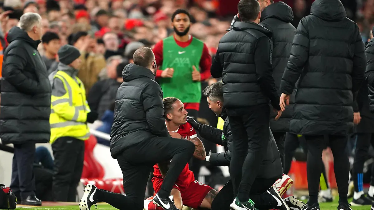 Liverpool v Arsenal - Premier League - Anfield Liverpool s Kostas Tsimikas receives treatment after colliding into manager Jurgen Klopp during the Premier League match at Anfield, Liverpool. Picture date: Saturday December 23, 2023. EDITORIAL USE ONLY No use with unauthorised audio, video, data, fixture lists, club/league logos or live services. Online in-match use limited to 120 images, no video emulation. No use in betting, games or single club/league/player publications. PUBLICATIONxNOTxINxUKxIRL Copyright: xPeterxByrnex 74941063