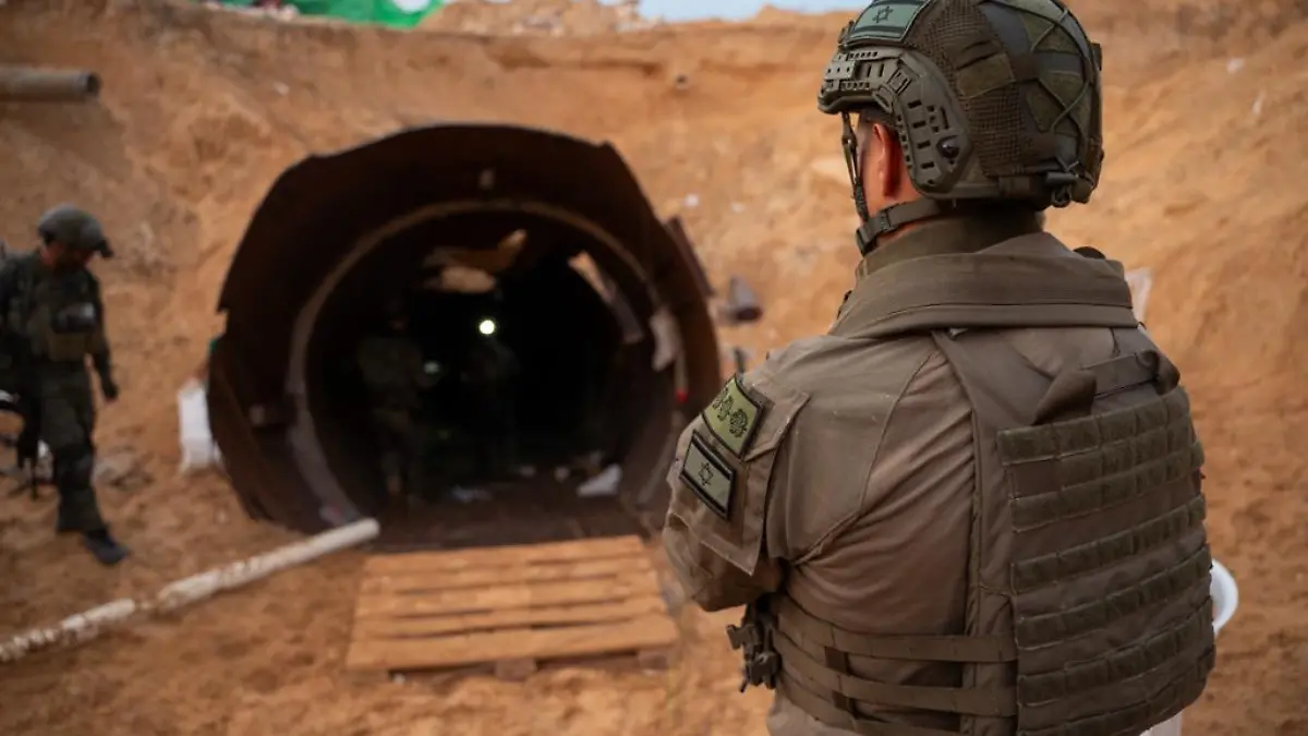 (231218) -- GAZA, Dec. 18, 2023 (action press/Xinhua) -- This photo released by the Israel Defense Forces (IDF) on Dec. 17, 2023 shows Israeli soldiers examining a large underground Hamas tunnel system uncovered in the Gaza Strip. The IDF said it has uncovered the largest underground Hamas tunnel system in Gaza so far. The system splits into branches of tunnels, spans over more than 4 km and reaches 400 meters from the Erez crossing, a passageway between Gaza and Israel. (action press/Xinhua) / action press