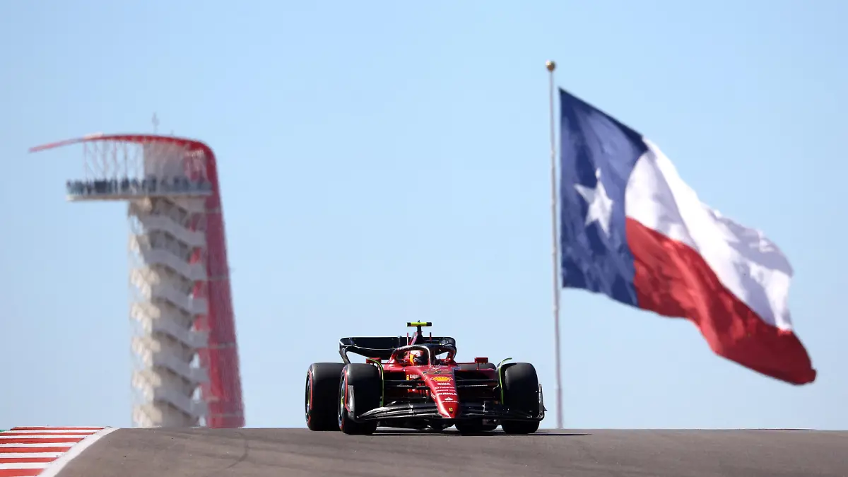 Formula One F1 - United States Grand Prix - Circuit of the Americas, Austin, Texas, U.S. - October 21, 2022 Ferrari's Carlos Sainz Jr. in action during practice REUTERS/Mike Segar