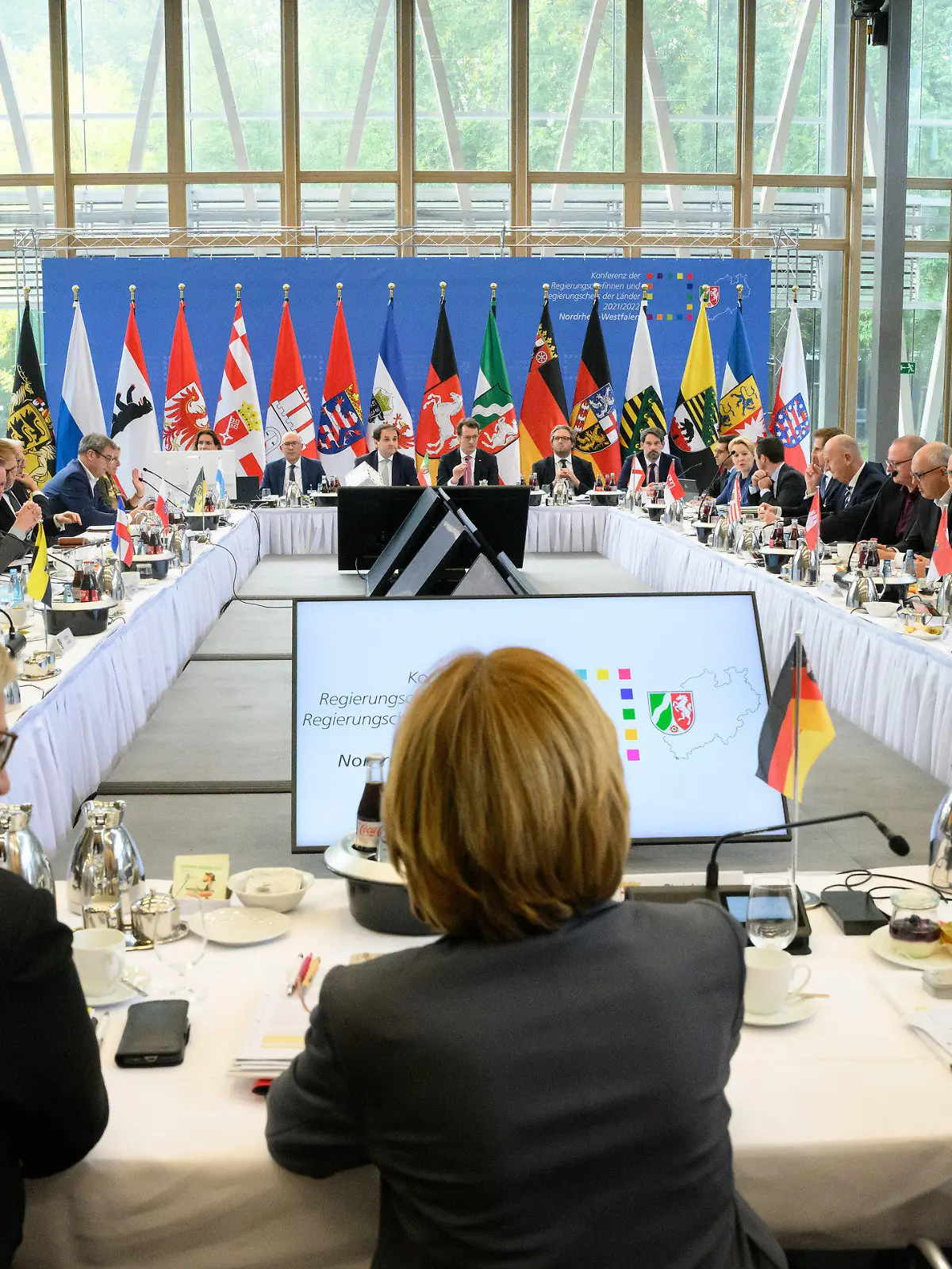 28.09.2022, Berlin: Die Regierungschefs der Länder treffen sich zur Ministerpräsidentenkonferenz (MPK) in der NRW-Landesvertretung. Wegen der Corona-Infektion von Bundeskanzler Scholz wurde das anschließende Treffen der Vorsitzenden der Landesregierungen mit der Bundesregierung auf den 04.10.2022 verschoben. Foto: Bernd von Jutrczenka/dpa +++ dpa-Bildfunk +++