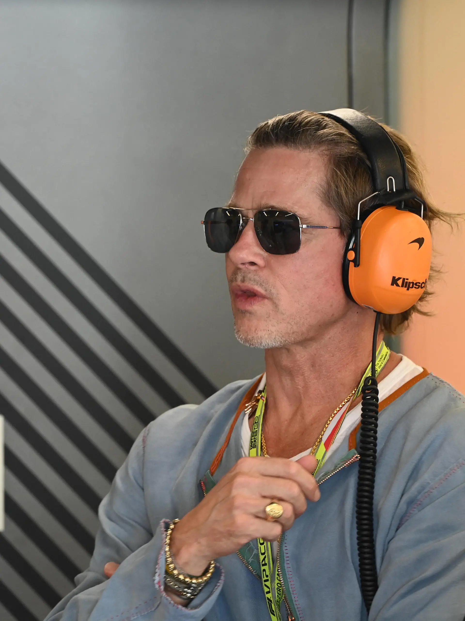  Formula 1 2022: United States GP CIRCUIT OF THE AMERICAS, UNITED STATES OF AMERICA - OCTOBER 21: Hollywood movie star Brad Pitt at the McLaren garage during the United States GP at Circuit of the Americas on Friday October 21, 2022 in Austin, United States of America. Photo by Mark Sutton / Sutton Images Images PUBLICATIONxINxGERxSUIxAUTxHUNxONLY GP2219_202456DSC_8873