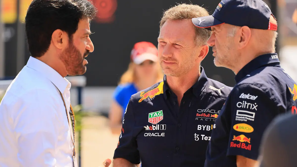 29th July 2022 The Hungaroring, Mogyor& xf3d, Hungary: FIA Formula 1 Grand Prix, Free practice sessions: F1 President, Mohammed Ben Sulayem talks with Oracle Red Bull Racing Team Principal, Christian Horner and Chief Technology Officer, Adrian Newey PUBLICATIONxNOTxINxUK ActionPlus12411430 Octane