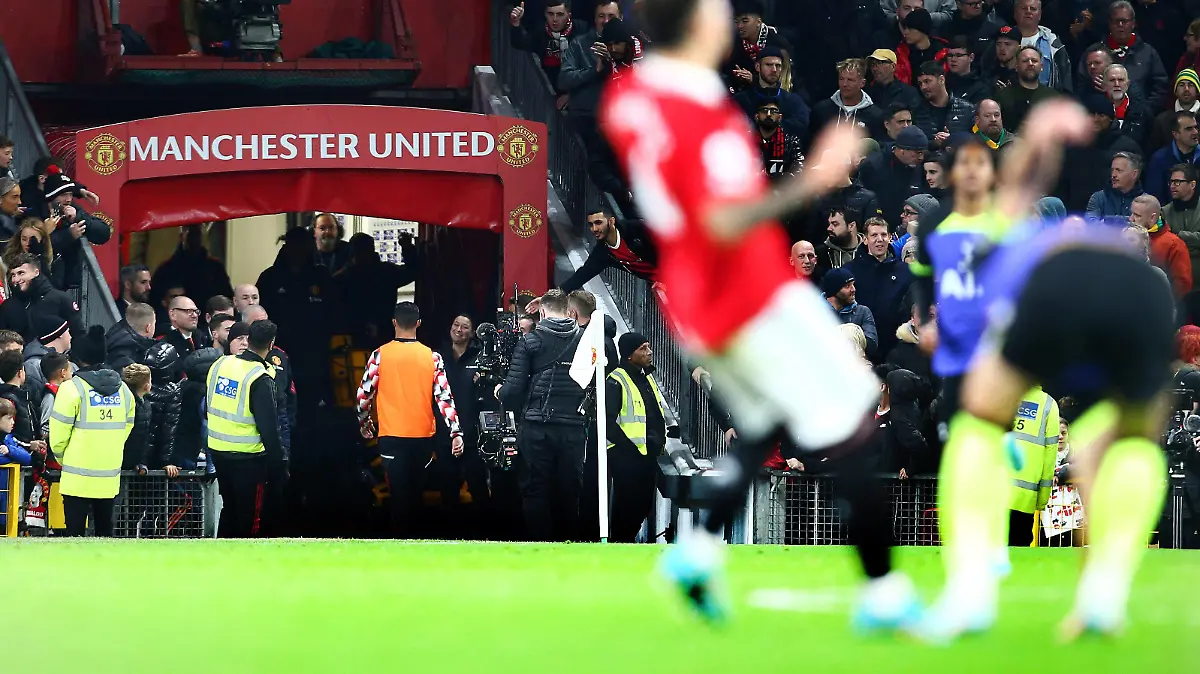 Mandatory Credit: Photo by Matt West/Shutterstock 13477661av Cristiano Ronaldo of Manchester United, ManU walks to the tunnel to leave before at the end of the game Manchester United v Tottenham Hotspur, Premier League, Football, Old Trafford, Manchester, UK - 19 Oct 2022 EDITORIAL USE ONLY No use with unauthorised audio, video, data, fixture lists, club/league logos or live services. Online in-match use limited to 120 images, no video emulation. No use in betting, games or single club/league/player publications. Manchester United v Tottenham Hotspur, Premier League, Football, Old Trafford, Manchester, UK - 19 Oct 2022 EDITORIAL USE ONLY No use with unauthorised audio, video, data, fixture lists, club/league logos or live services. Online in-match use limited to 120 images, no video emulation. No use in betting, games or single club/league/player publications. PUBLICATIONxINxGERxSUIxAUTXHUNxGRExMLTxCYPxROMxBULxUAExKSAxONLY Copyright: xMattxWest/Shutterstockx 13477661av 