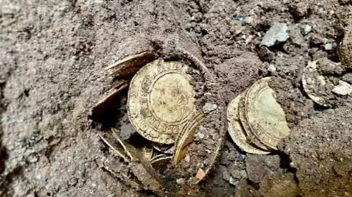 Ellerby (UK): Ehepaar findet Goldmünzen unter Küchendielen