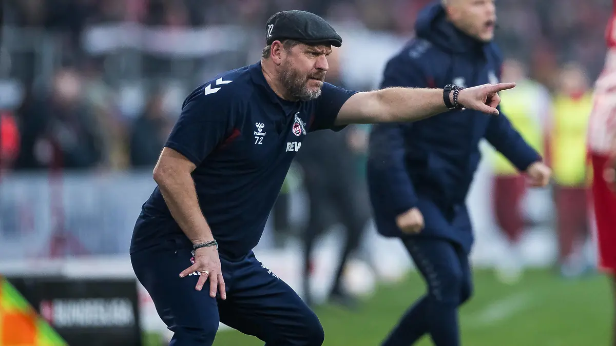 1. Fußball Bundesliga: SC Freiburg - 1. FC Köln 17.12.2023 Steffen Baumgart Trainer 1. FC Köln gestikuliert 1. Fußball Bundesliga: SC Freiburg - 1. FC Köln, Freiburg, Europa Park Stadion am 17.12.2023 DFL REGULATIONS PROHIBIT ANY USE OF PHOTOGRAPHS AS IMAGE SEQUENCES AND/OR QUASI-VIDEO. *** 1 Fußball Bundesliga SC Freiburg 1 FC Köln 17 12 2023 Steffen Baumgart Trainer 1 FC Köln gesticulates 1 Fußball Bundesliga SC Freiburg 1 FC Köln, Freiburg, Europa Park Stadion am 17 12 2023 DFL REGULATIONS PROHIBIT ANY USE OF PHOTOGRAPHS AS IMAGE SEQUENCES AND OR QUASI VIDEO Copyright: xBEAUTIFULxSPORTS/Wunderlx