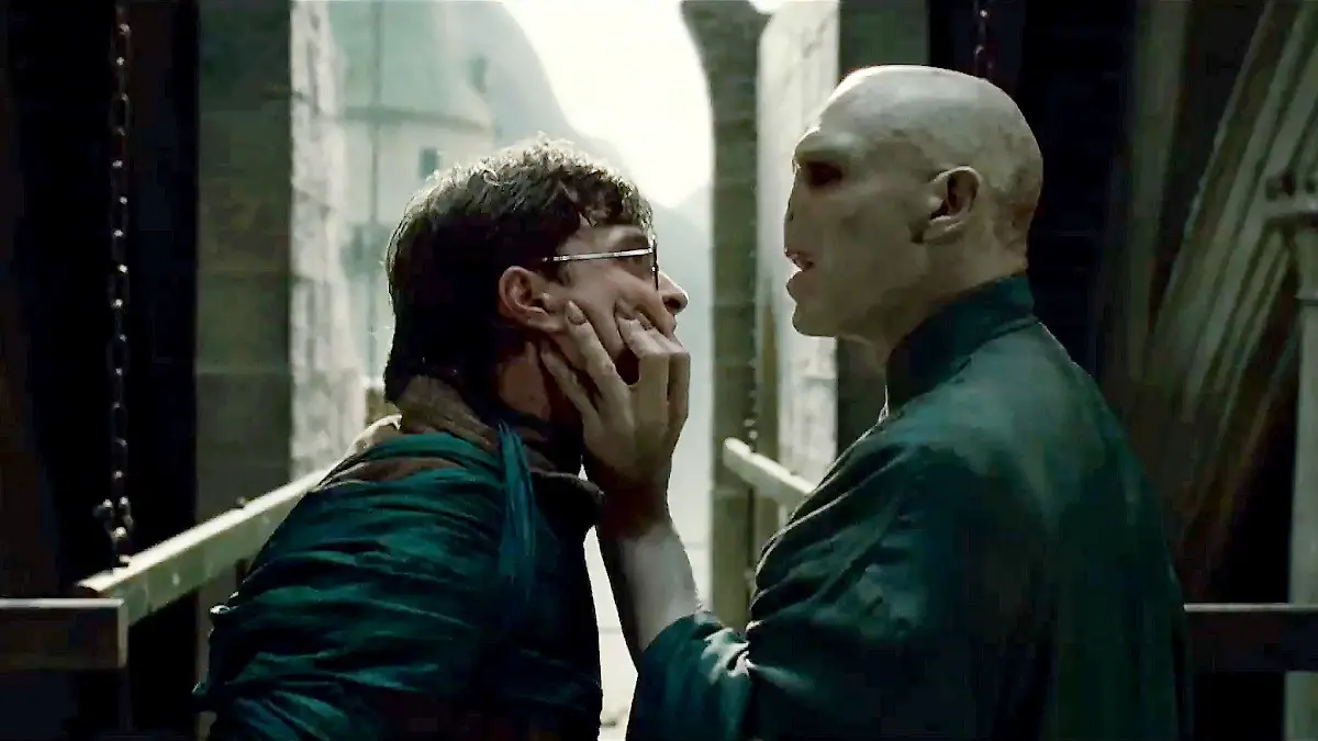 (L-r) DANIEL RADCLIFFE as Harry Potter and RALPH FIENNES as Lord Voldemort in Warner Bros. Picturesâ€Ö fantasy adventure â€œHARRY POTTER AND THE DEATHLY HALLOWS â€“ PART 2,â€ a Warner Bros. Pictures release.