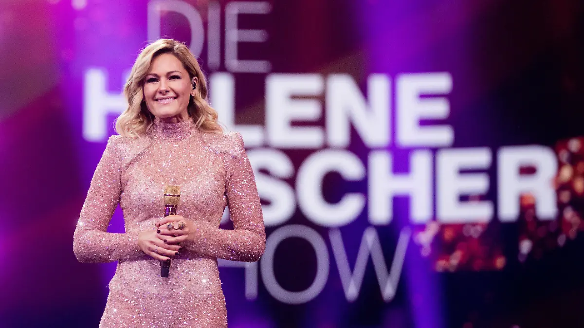 ARCHIV - 14.12.2019, Nordrhein-Westfalen, Düsseldorf: Helene Fischer, Schlagerstar, tritt während der Aufzeichnung der «Helene Fischer-Show» in der Messehalle 6 auf. (zu dpa «Helene Fischers Hits: Jetzt zeigt auch das Erste einen Konzertfilm») Foto: Rolf Vennenbernd/dpa +++ dpa-Bildfunk +++