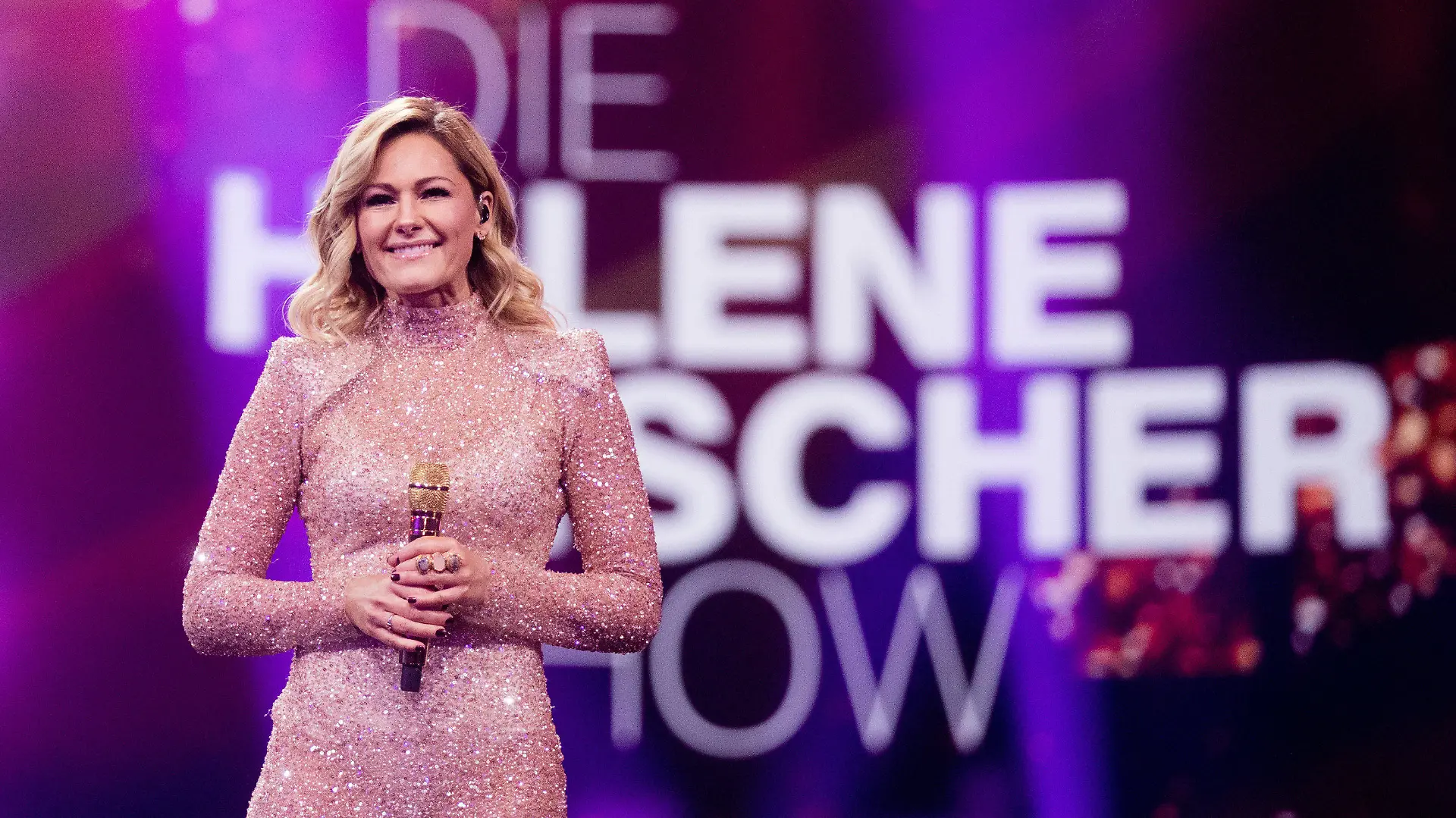 ARCHIV - 14.12.2019, Nordrhein-Westfalen, Düsseldorf: Helene Fischer, Schlagerstar, tritt während der Aufzeichnung der «Helene Fischer-Show» in der Messehalle 6 auf. (zu dpa «Helene Fischers Hits: Jetzt zeigt auch das Erste einen Konzertfilm») Foto: Rolf Vennenbernd/dpa +++ dpa-Bildfunk +++