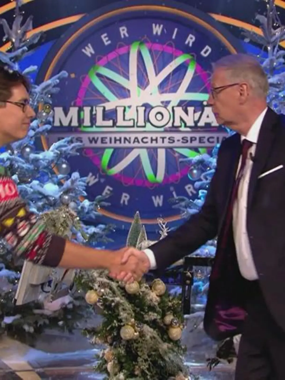 Herzlichen Glückwunsch! Unter anderem gratuliert „Wer wird Millionär?“-Moderator Günther Jauch seinem Kandidaten Cedric Polzin zu 64.000 Euro.