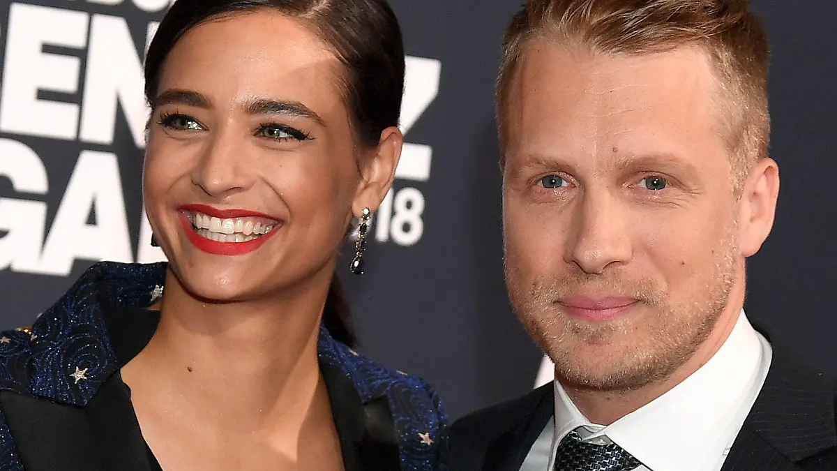 ARCHIV - 10.11.2018, Bayern, München: Oliver Pocher (r), Comedian, und Ehefrau Amira Aly, Model, kommen zur Benefiz-Gala zugunsten der McDonald's Kinderhilfe-Stiftung. Dieses prominente Paar hat sich im Jahr 2023 voneinander getrennt. (zu dpa: «Liebe 2023 - Trennungen und Liebesglück bei den Promis») Foto: Tobias Hase/dpa +++ dpa-Bildfunk +++
