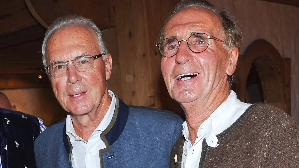 210207-BECKENBAUER - Archiv - 25.04.2021 Franz Beckenbauer (m) mit Sohn Thomas (l) und Bruder Walter Beckenbauer Brigitte Beckenbauer , die erste Ehefrau von Franz Beckenbauer in an den Folgen eines Oberschenkelhalzbruch im malter von 76 Jahren Verstorben