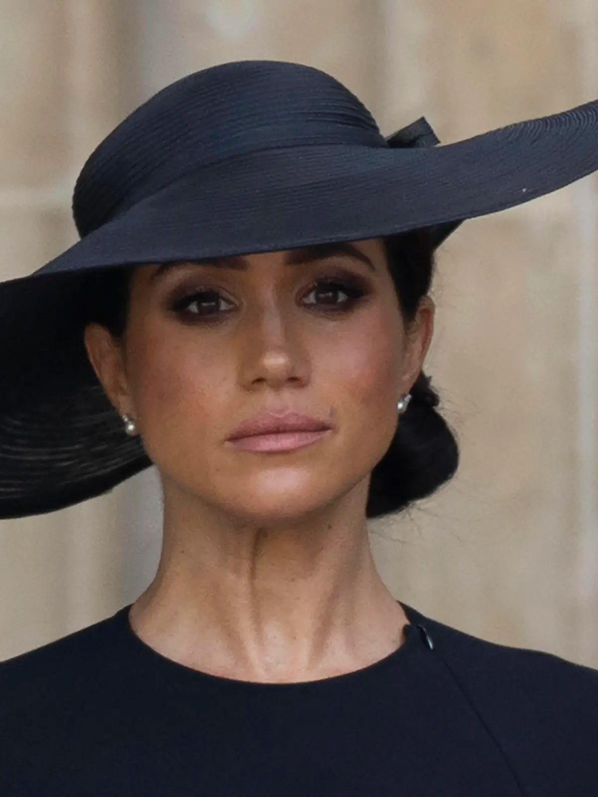 . 19/09/2022. London, United Kingdom. Meghan Markle, the Duchess of Sussex watches the coffin of Queen Elizabeth II leaving Westminster Abbey in London at the end of the State Funeral Service. PUBLICATIONxINxGERxSUIxAUTxHUNxONLY xStephenxLockx/xi-Imagesx IIM-23782-0196 