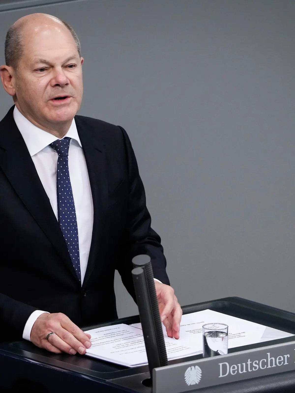  63. Bundestagssitzung und Debatte in Berlin Aktuell,20.10.2022 Berlin, Bundeskanzler Olaf Scholz SPD im Portrait bei der Regierungserklaerung zum Europaeischen Rat bei der 63. Sitzung des Deutschen Bundestag in Berlin Berlin Berlin Deutschland *** 63 Bundestag session and debate in Berlin Current,20 10 2022 Berlin, Chancellor Olaf Scholz SPD in portrait at the government declaration on the European Council at the 63 session of the German Bundestag in Berlin Berlin Germany