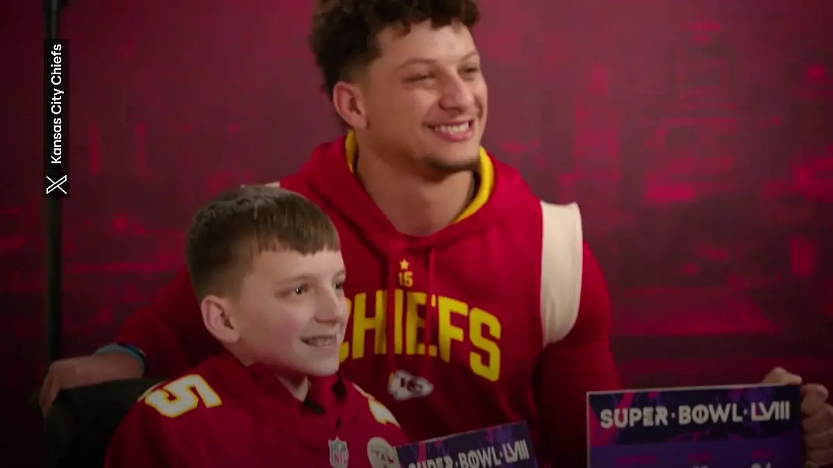 Herzergreifend! Mahomes überrascht jungen Chiefs-Fan Junge leidet an seltener Krankheit