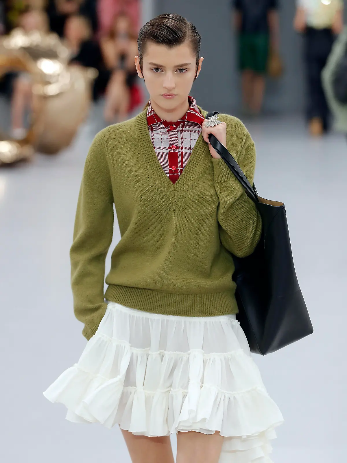 A model walks the runway during the Loewe Womenswear Spring/Summer 2024 show as part of Paris Fashion Week on September 29, 2023 in Paris, France. Photo by Alain Gil Gonzalez/ABACAPRESS.COM