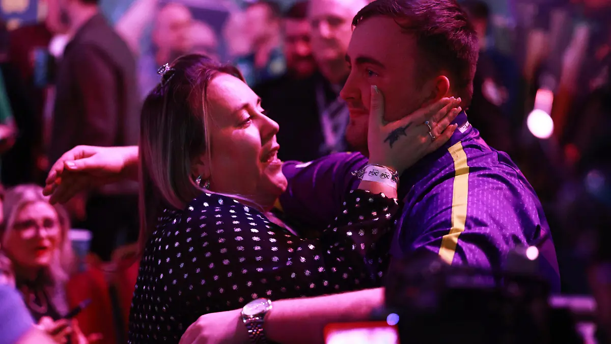 LONDON, ENGLAND - DECEMBER 27: Luke Littler of England celebrates victory against Matt Campbell of Canada with family during Day Ten of the 2023/24 Paddy Power World Darts Championship at Alexandra Palace on December 27, 2023 in London, England. (Photo by Warren Little/Getty Images)