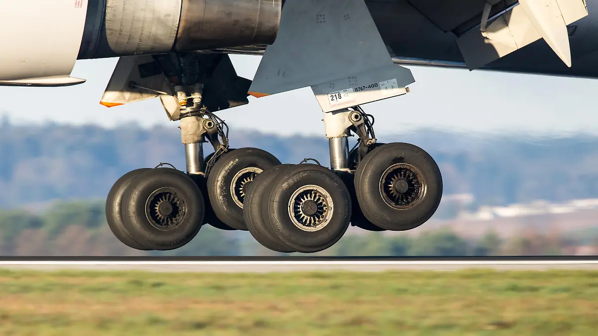 Zürich, Switzerland - March 31, 2016: Detail shot of the main landing gear on a Boeing 767-400 of United Airlines. The landing gear is the undercarriage of an aircraft or spacecraft, and is used in both takeoff and landing.