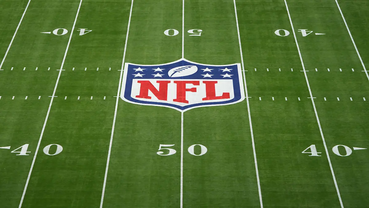 NFL, American Football Herren, USA Super Bowl LVII-Kansas City Chiefs vs Philadelphia Eagles Feb 12, 2023 Glendale, AZ, USA A general view of the NFL shield logo on the field before Super Bowl LVII between the Kansas City Chiefs and Philadelphia Eagles at State Farm Stadium. Glendale Arizona USA, EDITORIAL USE ONLY PUBLICATIONxINxGERxSUIxAUTxONLY Copyright: xKirbyxLeex 20230212_jla_al2_008