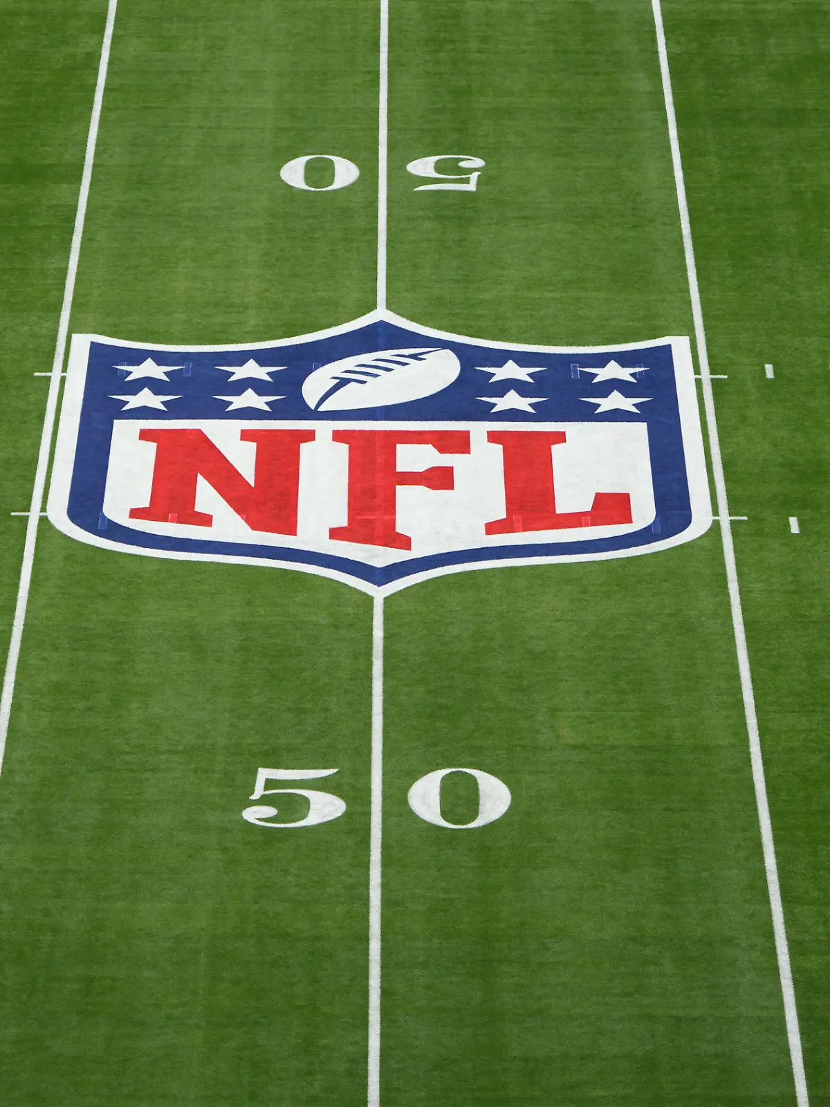 NFL, American Football Herren, USA Super Bowl LVII-Kansas City Chiefs vs Philadelphia Eagles Feb 12, 2023 Glendale, AZ, USA A general view of the NFL shield logo on the field before Super Bowl LVII between the Kansas City Chiefs and Philadelphia Eagles at State Farm Stadium. Glendale Arizona USA, EDITORIAL USE ONLY PUBLICATIONxINxGERxSUIxAUTxONLY Copyright: xKirbyxLeex 20230212_jla_al2_008