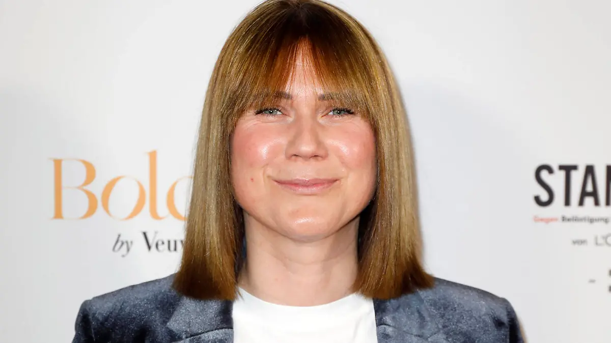 Louisa Dellert beim Screening des Dokumentarfilms A Women s Story in der Astor Film Lounge. Berlin, 08.03.2022 *** Louisa Dellert at the screening of the documentary film A Women s Story at the Astor Film Lounge Berlin, 08 03 2022 Foto:xS.xGabschx/xFuturexImage