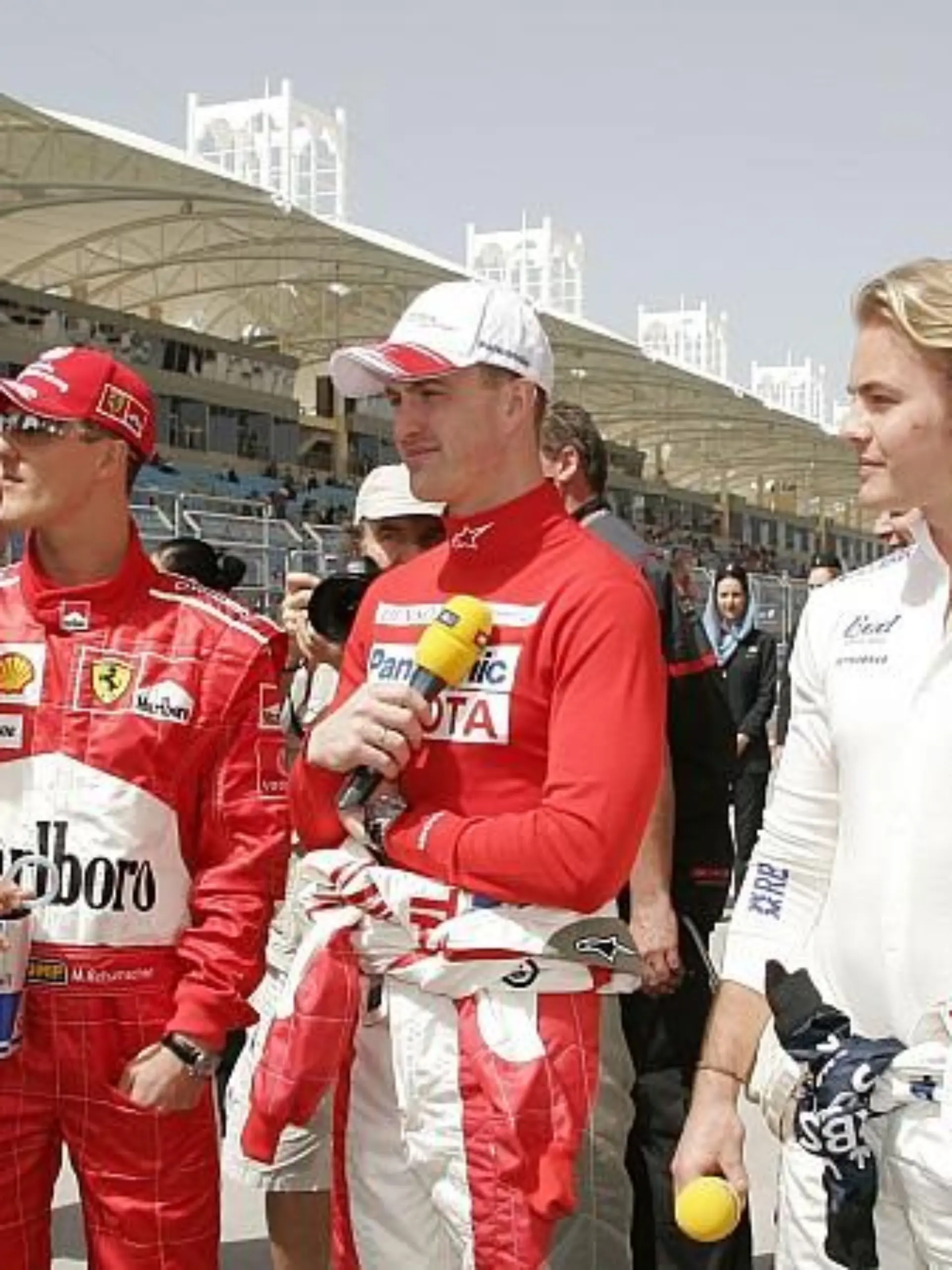 Das erste Rennen der Saison 2006 in Deutschland: RTL-Reporter Florian König interviewt den besten Rennfahrer aller Zeiten Michael Schumacher