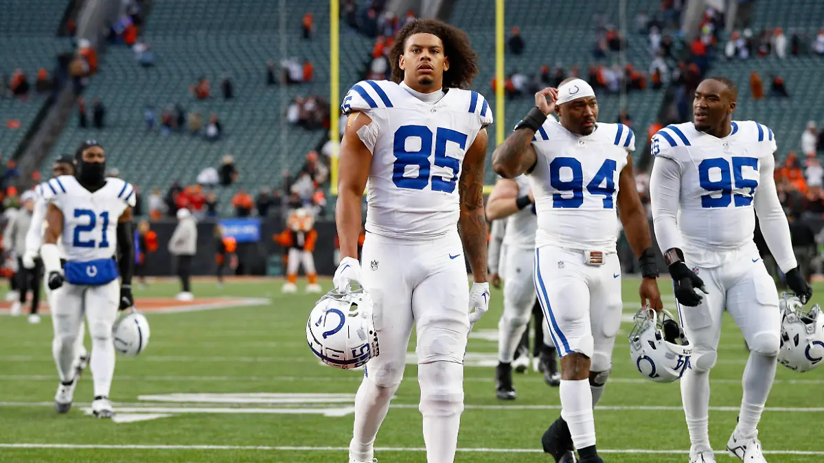 CINCINNATI, OH - DECEMBER 10: Indianapolis Colts tight end Drew Ogletree 85 walks off the field after the game against the Indianapolis Colts and the Cincinnati Bengals on December 10, 2023, at Paycor Stadium in Cincinnati, OH. Photo by Ian Johnson/Icon Sportswire NFL, American Football Herren, USA DEC 10 Colts at Bengals EDITORIAL USE ONLY Icon231210048