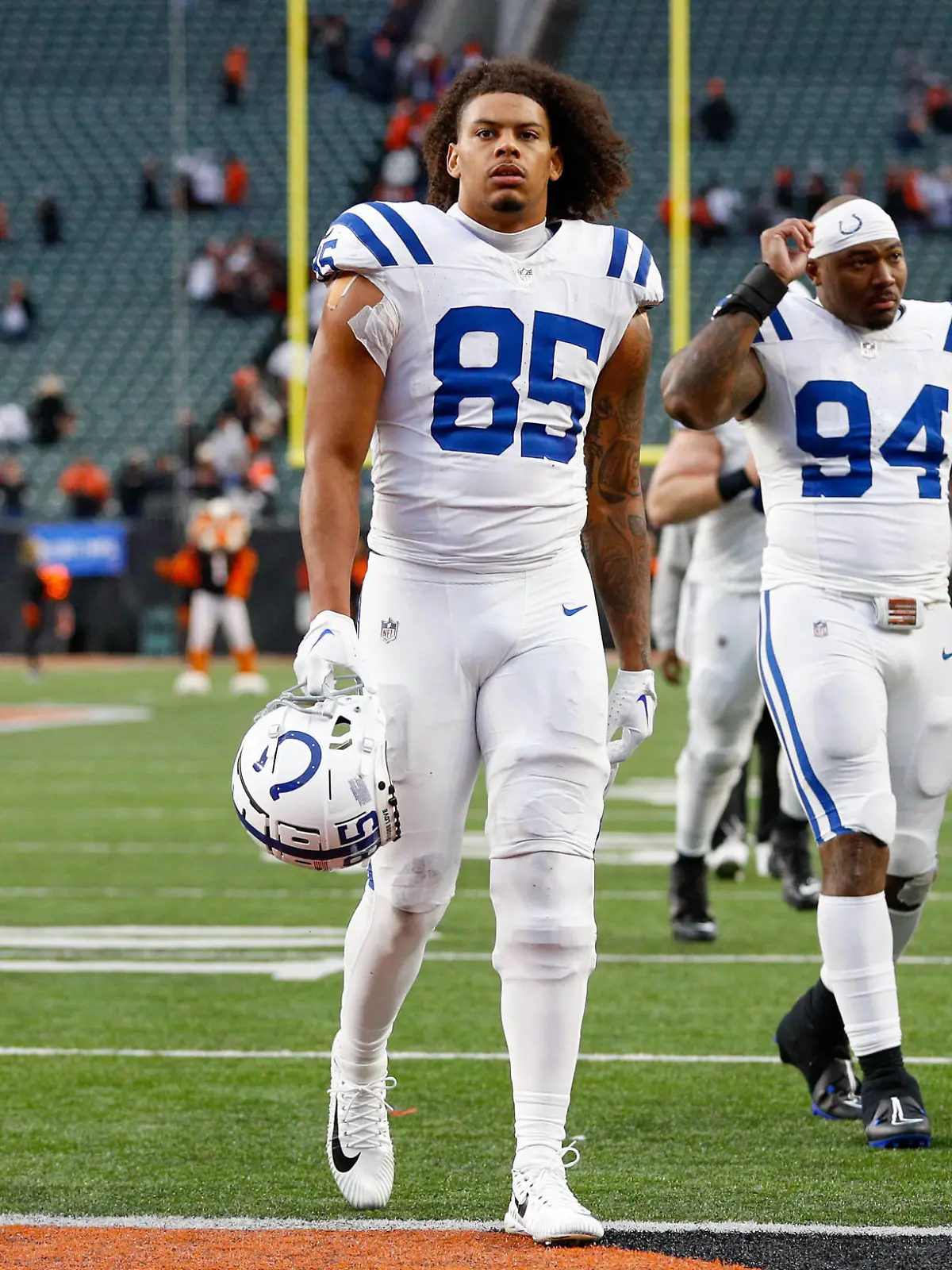 CINCINNATI, OH - DECEMBER 10: Indianapolis Colts tight end Drew Ogletree 85 walks off the field after the game against the Indianapolis Colts and the Cincinnati Bengals on December 10, 2023, at Paycor Stadium in Cincinnati, OH. Photo by Ian Johnson/Icon Sportswire NFL, American Football Herren, USA DEC 10 Colts at Bengals EDITORIAL USE ONLY Icon231210048