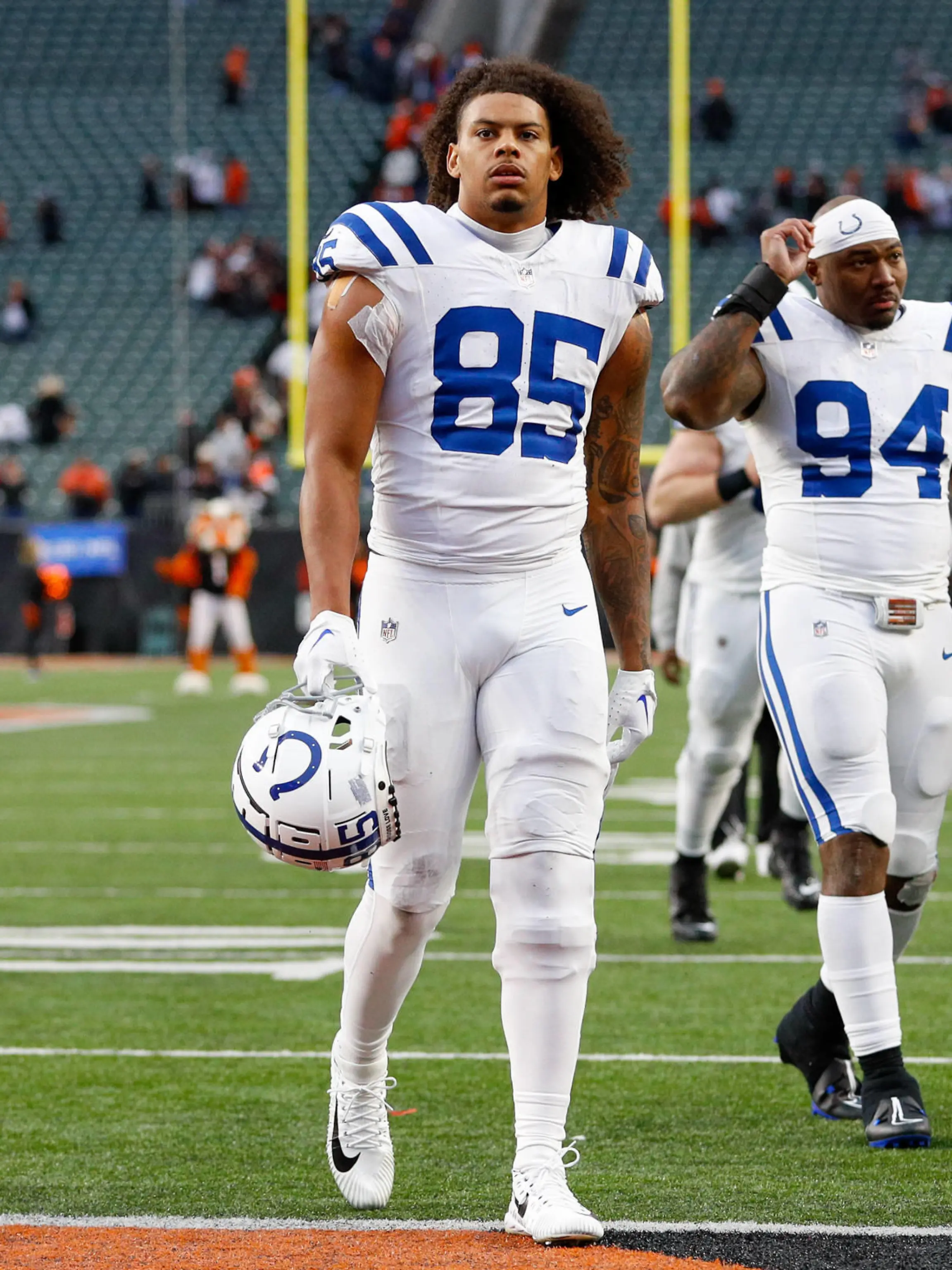 CINCINNATI, OH - DECEMBER 10: Indianapolis Colts tight end Drew Ogletree 85 walks off the field after the game against the Indianapolis Colts and the Cincinnati Bengals on December 10, 2023, at Paycor Stadium in Cincinnati, OH. Photo by Ian Johnson/Icon Sportswire NFL, American Football Herren, USA DEC 10 Colts at Bengals EDITORIAL USE ONLY Icon231210048
