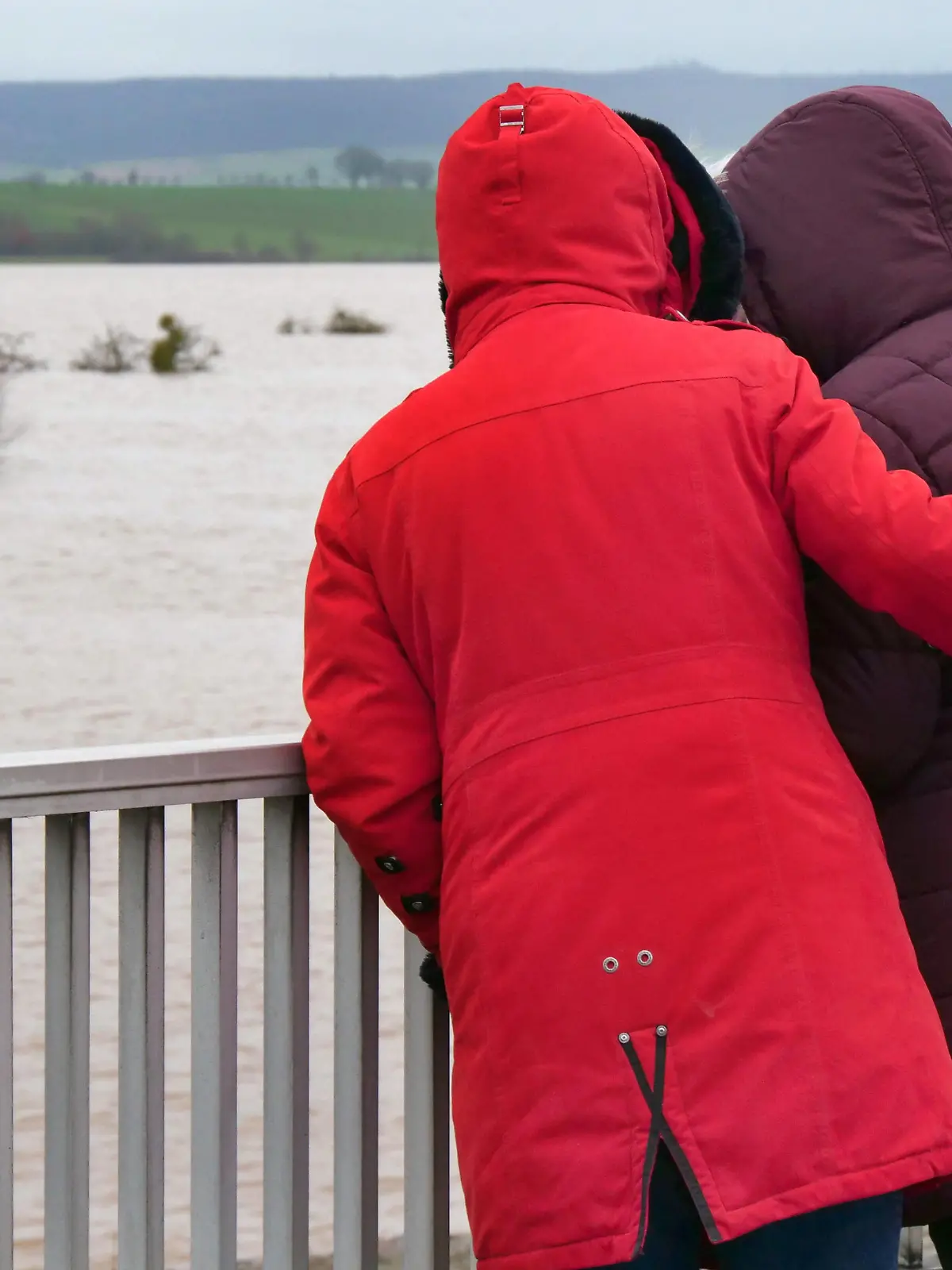 Hochwasserfotos rund um das Hochwasser-Rueckhaltebecken in Salzderhelden bei Einbeck im Landkreis Northeim. Hochwasser in Suedniedersachsen *** Flood photos around the flood retention basin in Salzderhelden near Einbeck in the district of Northeim Floods in southern Lower Saxony