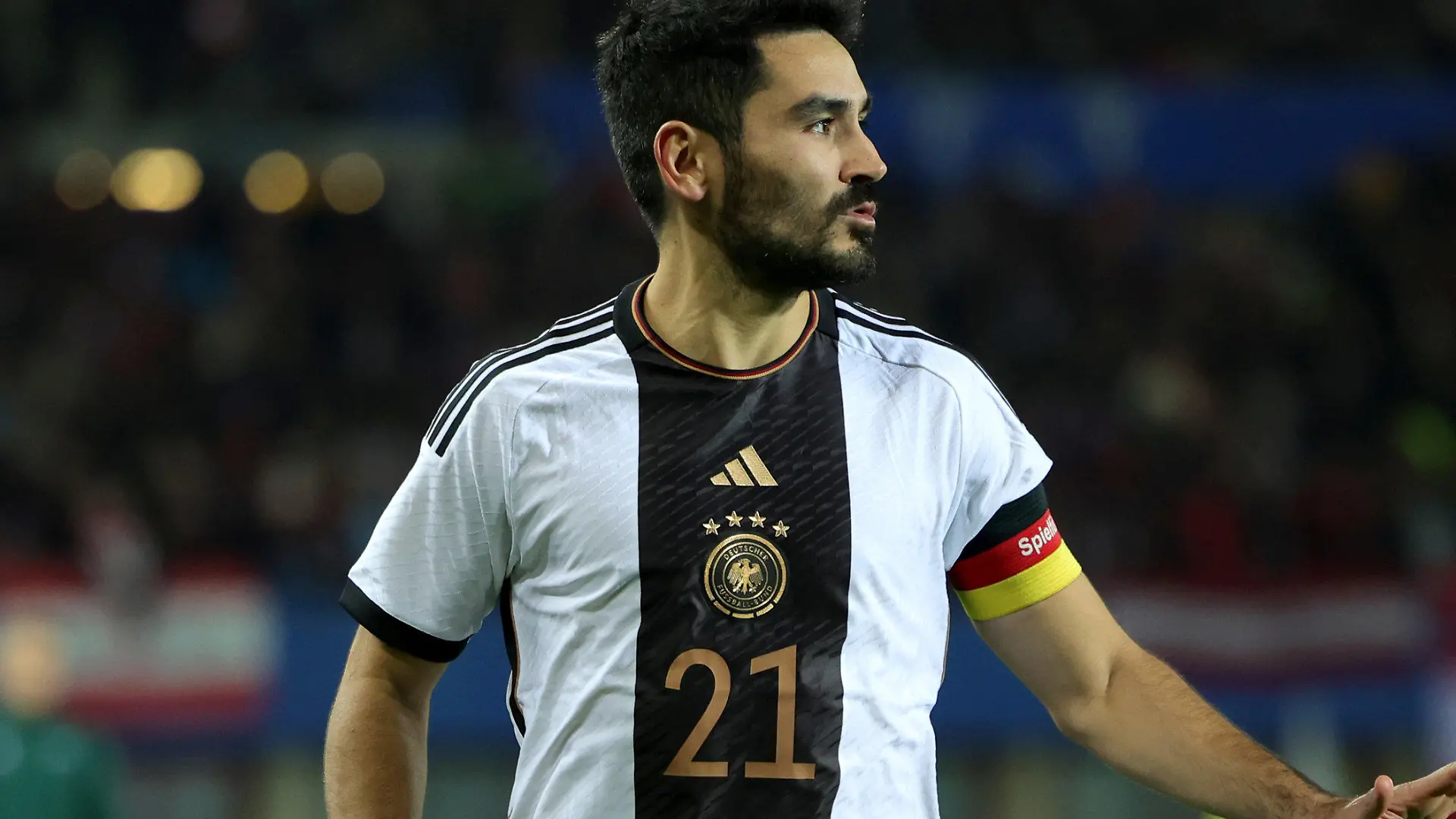 ARCHIV - 21.11.2023, Österreich, Wien: Fußball: Länderspiele, Österreich - Deutschland, Ernst-Happel-Stadion. Deutschlands Ilkay Gündogan. Der Kapitän wünscht sich vor der EM klare Aufgaben für alle Spieler der Nationalmannschaft. (zu dpa: «Gündogan zu DFB-Team: Nicht als Mannschaft gewachsen») Foto: Christian Charisius/dpa +++ dpa-Bildfunk +++