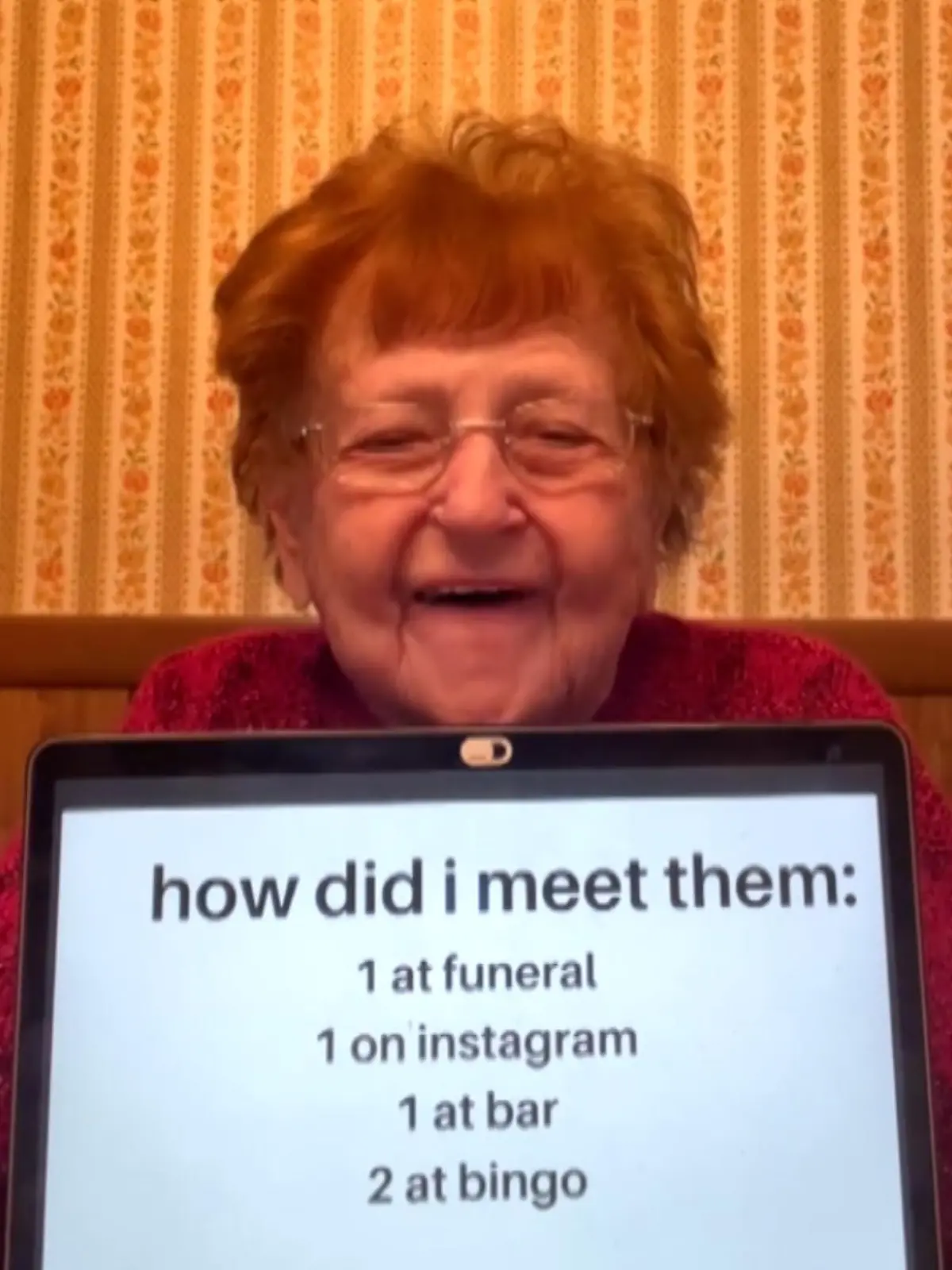 Die 93-Jährige Tiktokerin ist kein Kind von Traurigkeit. Sie ist nömlich 2023 ganz schön im Dating-Fieber gewesen und zieht nun Bilanz. Ob sie nun vom Markt ist, erfahrt ihr im Video.