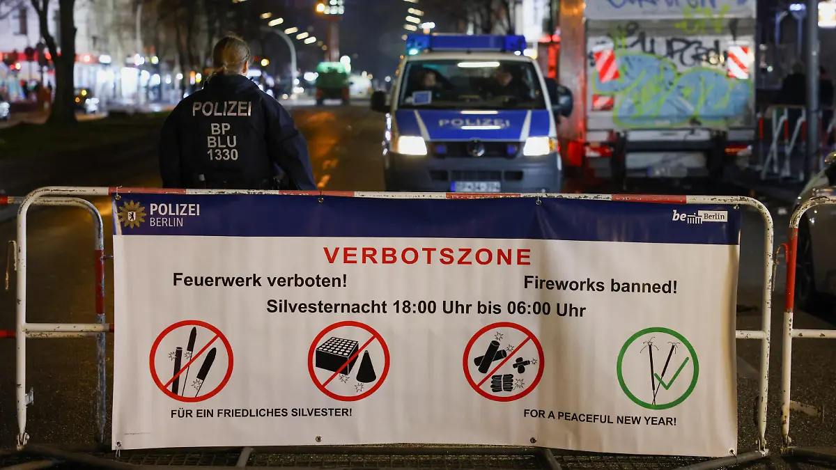 Police controls an area of Sonnenallee street, where fireworks are forbidden, as people prepare to celebrate the start of the new year in Berlin, Germany, December 31, 2023. REUTERS/Christian Mang