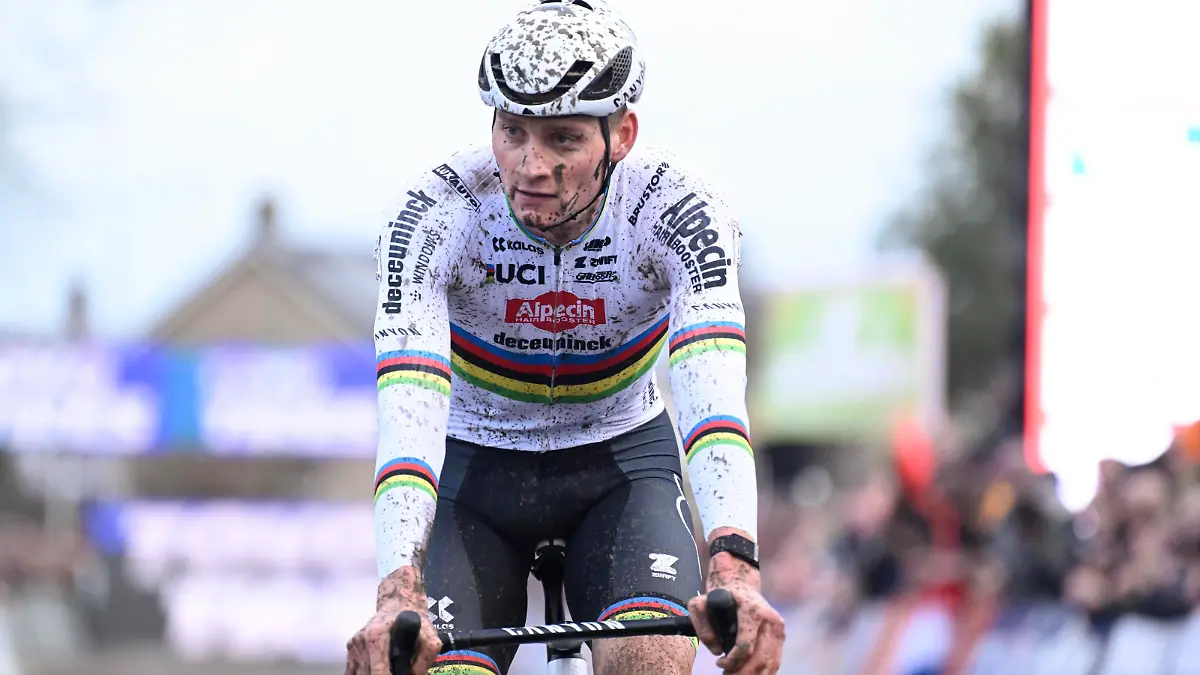 UCI Cyclo-Cross World Cup race Hulst 2023 HULST, THE NETHERLANDS - DECEMBER 30 : Van Der Poel Mathieu NED of Alpecin - Deceuninck pictured after the 10th leg of the UCI cyclo-cross World Cup 2023 - 2024 race, the Hulst Vestingcross cyclocross on December 30, 2023 in Hulst, The Netherlands, 30/12/2023 Hulst The Netherlands PUBLICATIONxNOTxINxFRAxBEL Copyright: xNicoxVereeckenx