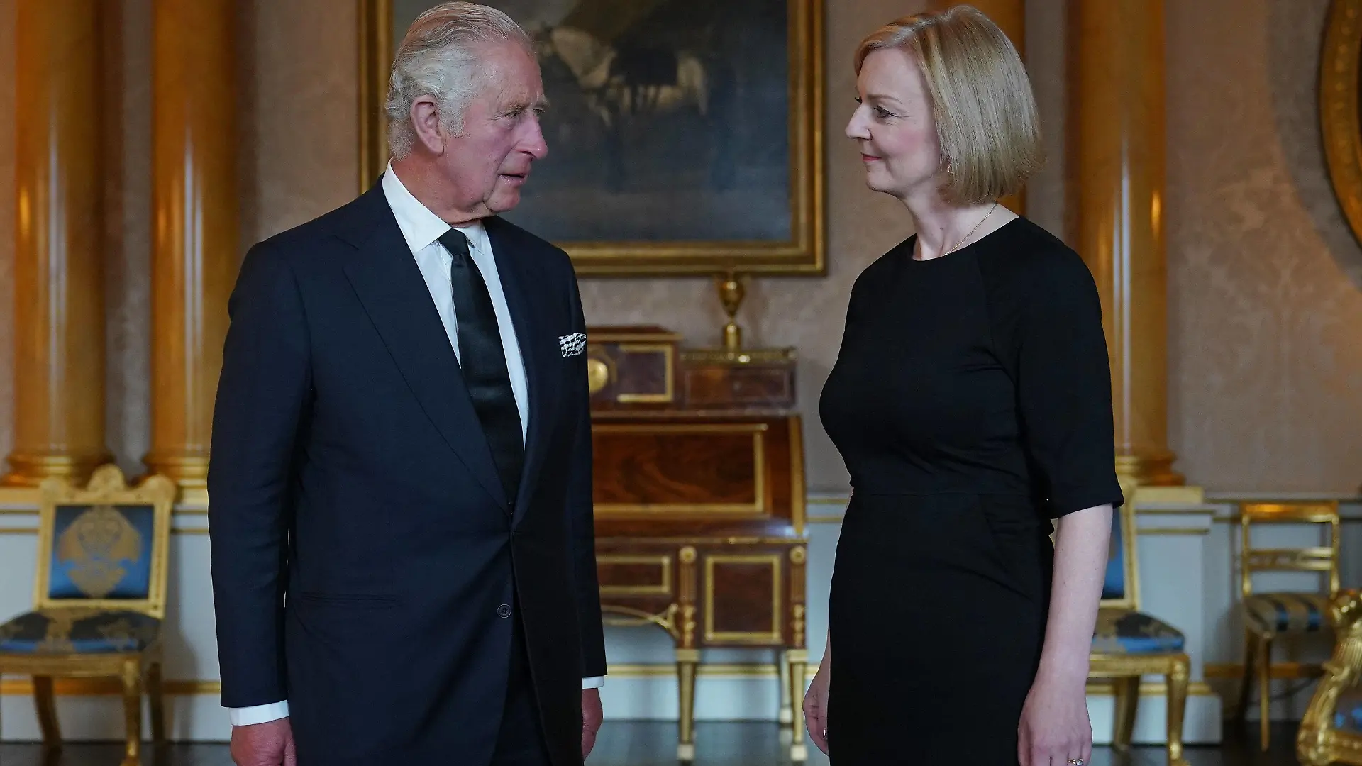 . 09/09/2022. London, United Kingdom. King Charles III during his first audience with UK Prime Minister Liz Truss at Buckingham Palace in London, following the death of Queen Elizabeth II. PUBLICATIONxINxGERxSUIxAUTxHUNxONLY xPoolx/xi-Imagesx IIM-23749-0004