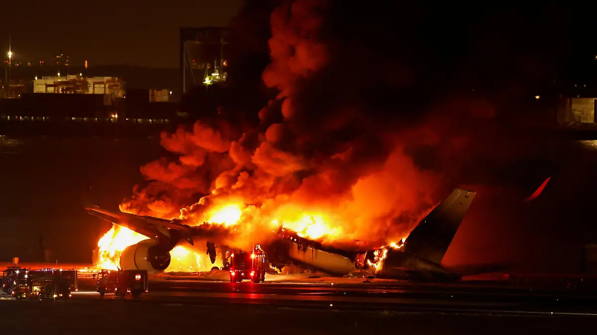 Japan Airlines' A350 airplane is on fire at Haneda international airport in Tokyo, Japan January 2, 2024. REUTERS/Issei Kato