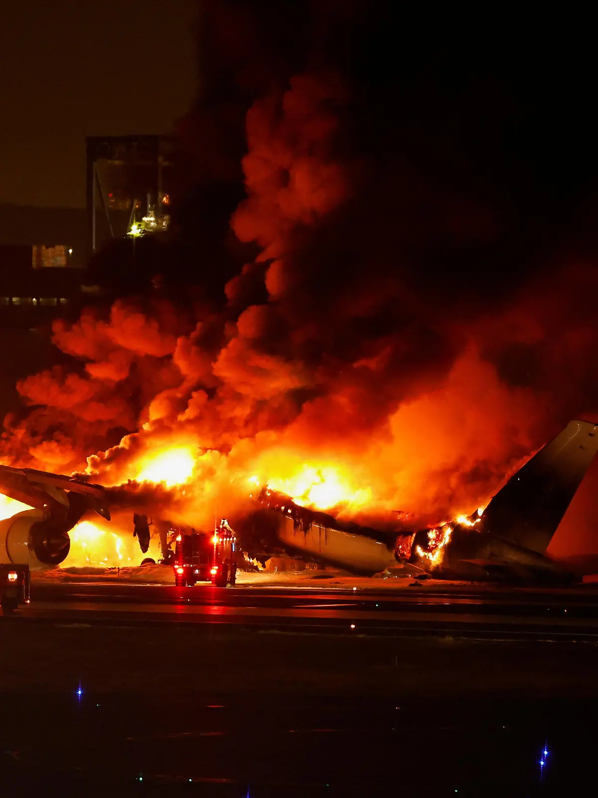 Japan Airlines' A350 airplane is on fire at Haneda international airport in Tokyo, Japan January 2, 2024. REUTERS/Issei Kato