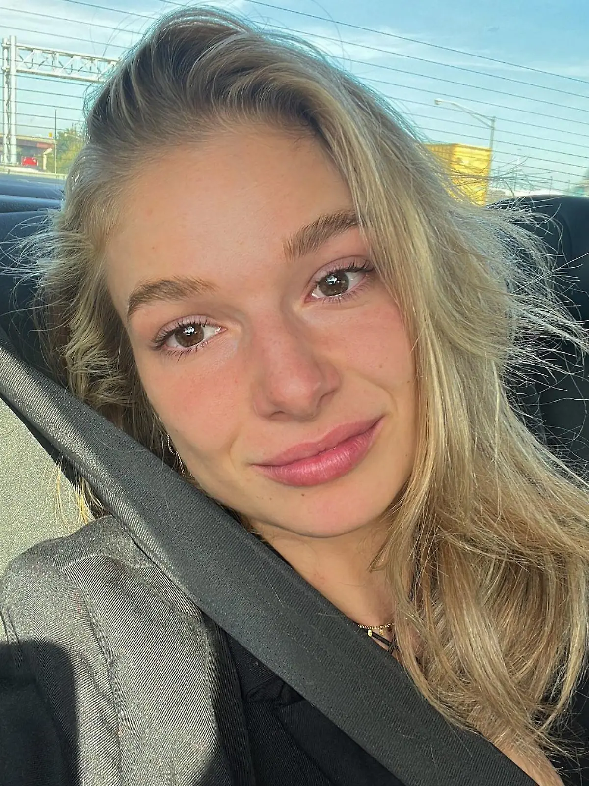Lola Weippert gesteht, dass sie im Moment jeden Tag weint.