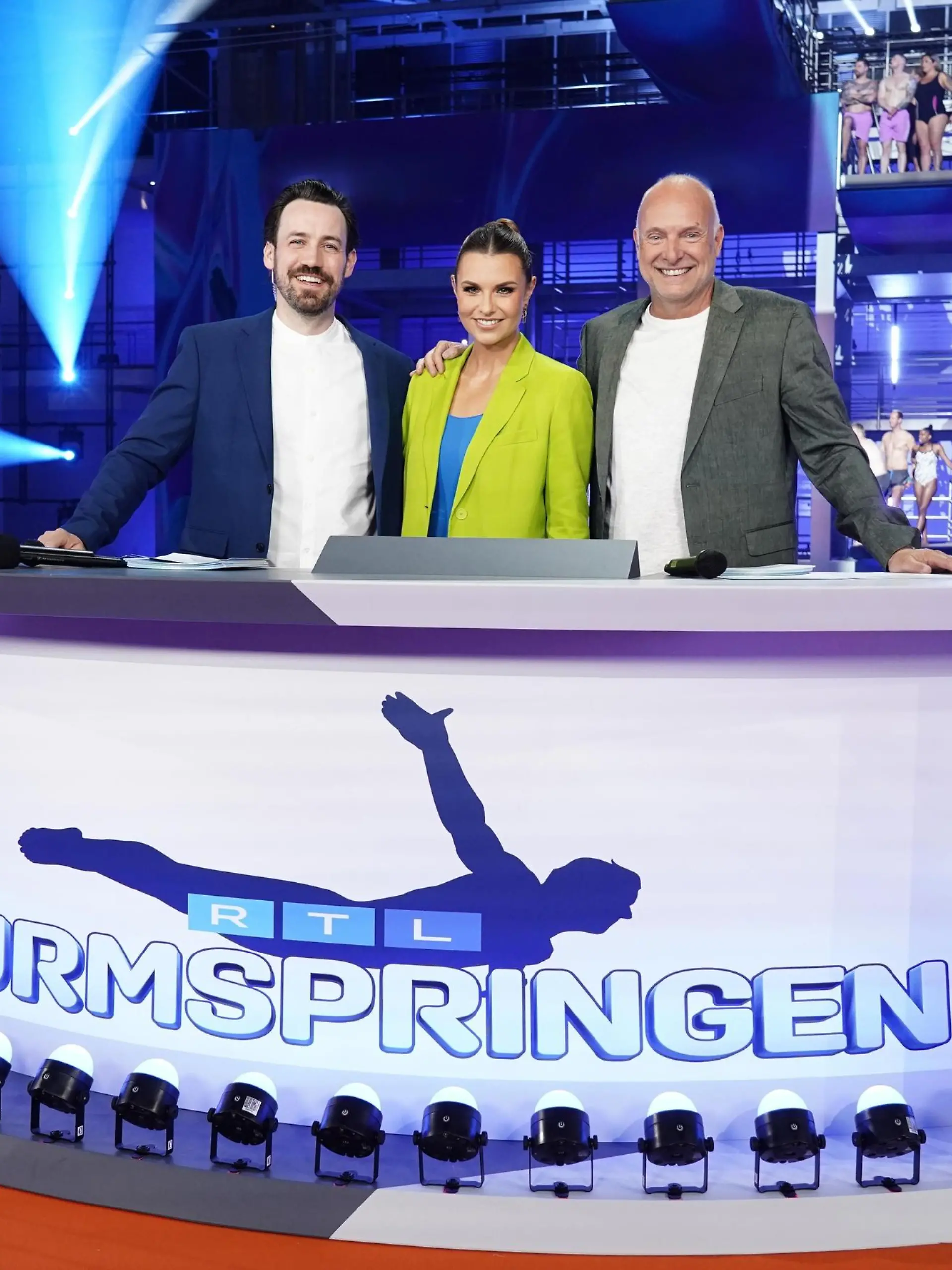 Moderator:innen (v.l.) Jan Köppen, Laura Wontorra und Frank Buschmann.
+++ Die Verwendung des sendungsbezogenen Materials ist nur mit dem Hinweis und Verlinkung auf RTL+ gestattet. +++
+++ Die Verwendung des sendungsbezogenen Materials ist nur mit dem Hinweis und Verlinkung auf RTL+ gestattet. +++