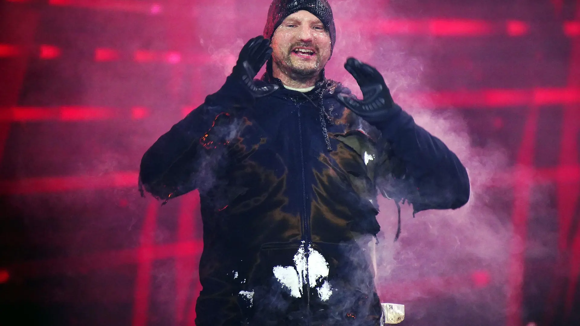 Alexander Mack - Feuer Show-Artist aus Winnenden nach seinem Auftritt.
+++ Die Verwendung des sendungsbezogenen Materials ist nur mit dem Hinweis und Verlinkung auf RTL+ gestattet. +++