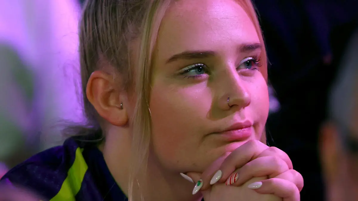 2nd January 2024, Alexandra Palace, London, England; 2023/24 PDC Paddy Power World Darts Championships Day 15, Semi Finals; Luke Littler's girlfriend Eloise Milburn / action press