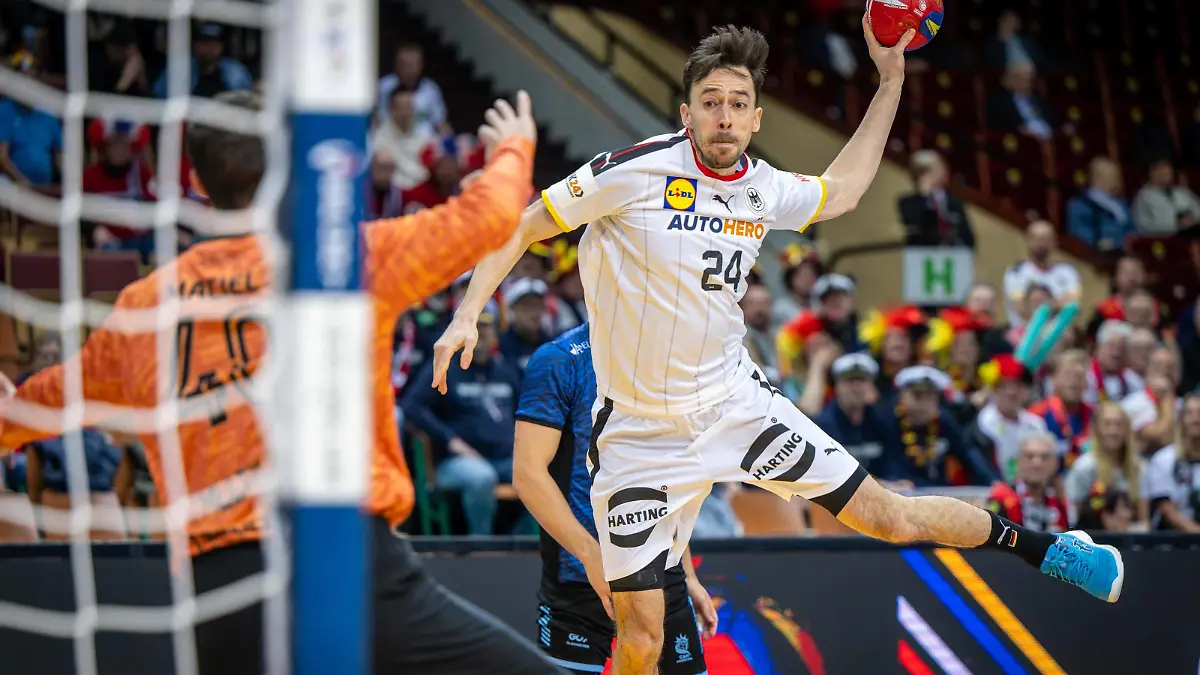 Handball Kattowitz 19.01.2023 Weltmeisterschaft Handball WM Männer Vorrunde Deutschland GER - Argentinien ARG Patrick Groetzki Deutschland, No.24 MACIEL Leonel Carlos Sergio Argentinien, No.40 *** Handball Katowice 19 01 2023 World Cup Handball World Cup Men Preliminary Round Germany GER Argentina ARG Patrick Groetzki Germany, No 24 MACIEL Leonel Carlos Sergio Argentina, No 40