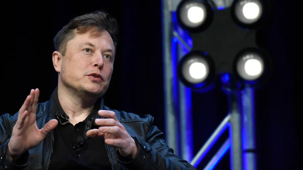 ARCHIV - 10.03.2020, USA, Washington: Elon Musk, Vorstandsvorsitzende von Tesla und SpaceX, spricht auf der Satellite Conference and Exhibition in Washington. (zu dpa «Überraschende Wende: Elon Musk will Twitter nun doch kaufen») Foto: Susan Walsh/AP/dpa +++ dpa-Bildfunk +++