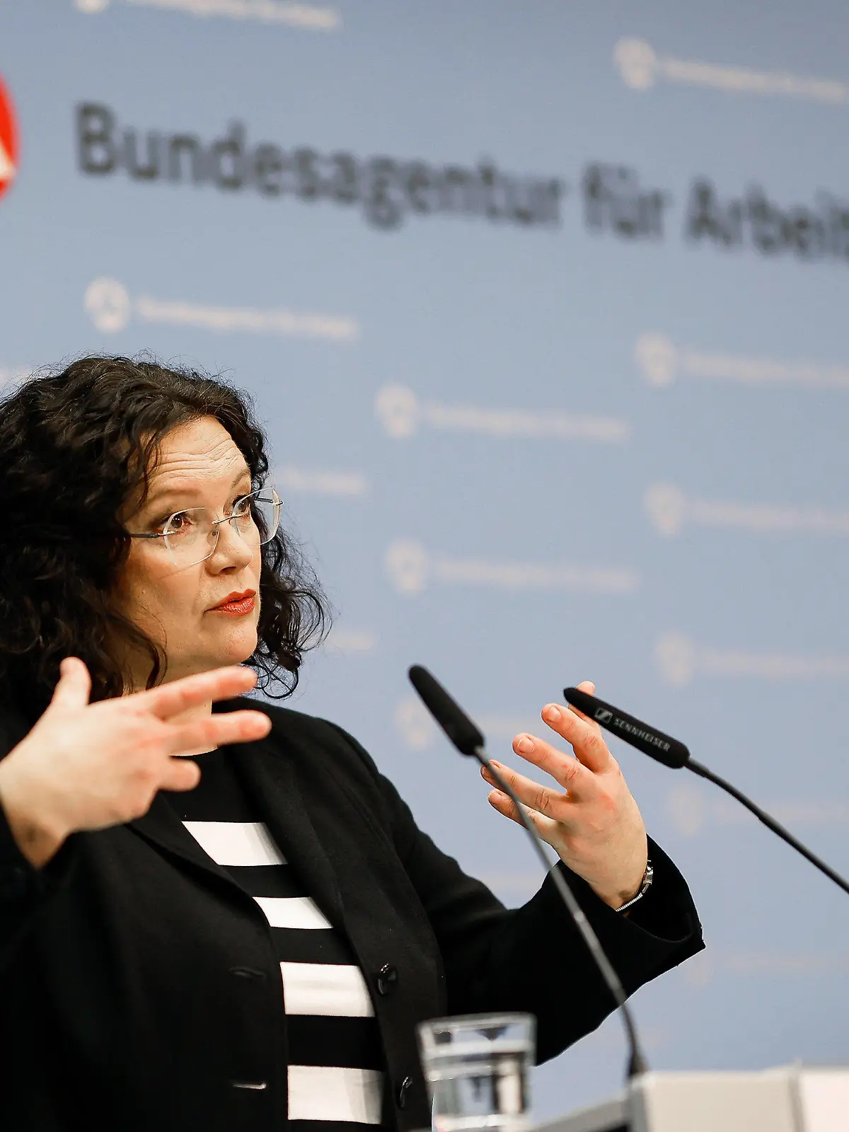 ARCHIV - 03.01.2023, Bayern, Nürnberg: Andrea Nahles, Vorstandsvorsitzende der Bundesagentur für Arbeit, spricht in Nürnberg zur Lage auf dem deutschen Arbeitsmarkt im Dezember 2022, die Bundesagentur gibt ihre monatliche Statistik bekannt. (zu dpa: «Nahles rügt Bundesregierung: Zutrauen in Zusammenarbeit belastet») Foto: Daniel Löb/dpa +++ dpa-Bildfunk +++