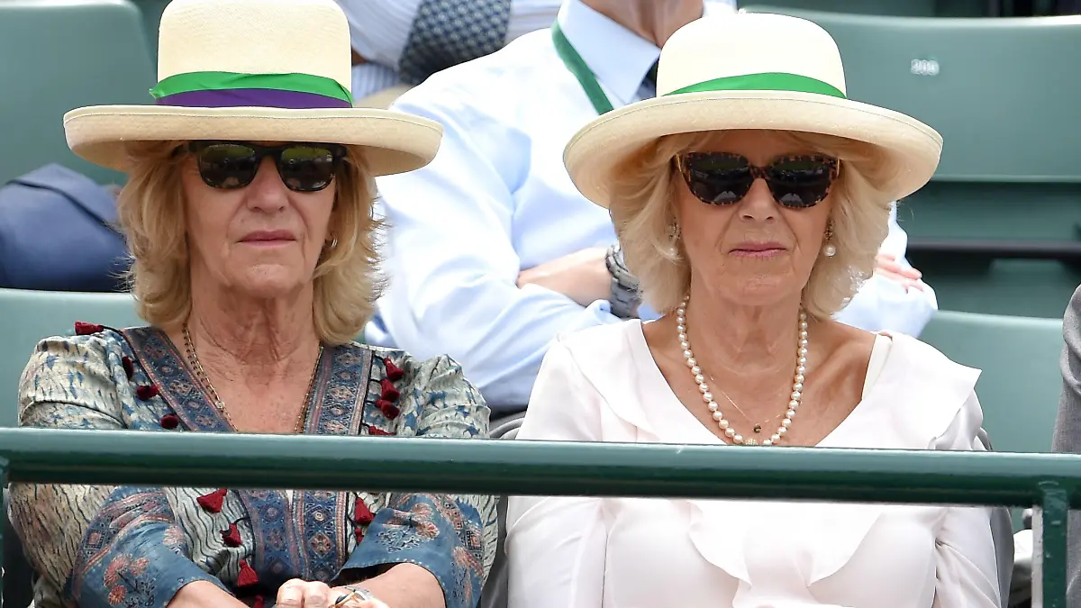 LONDON, ENGLAND - JULY 02:  Annabel Elliot and Camilla, Duchess of Cornwall attend the Robin Hasse v Andy Murray match on day four of the Wimbledon Tennis Championships at Wimbledon on July 2, 2015 in London, England.  (Photo by Karwai Tang/WireImage)