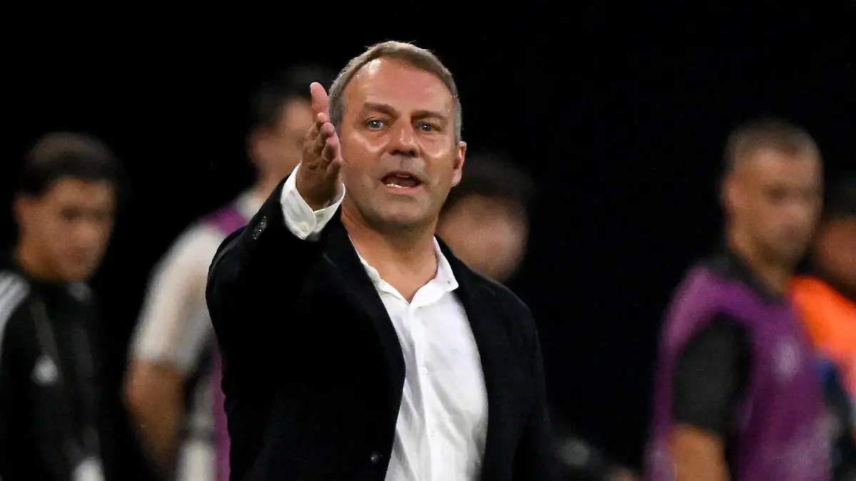 20.06.2023, xjhx, Fussball Länderspiel, Deutschland - Kolumbien emspor, v.l. Trainer Hans-Dieter Hansi Flick Deutsche Fussball Nationalmannschaft DFB gestikuliert gibt Anweisungen mit den Armen gestikulieren gives instructions, gesticulate. DFL/DFB REGULATIONS PROHIBIT ANY USE OF PHOTOGRAPHS as IMAGE SEQUENCES and/or QUASI-VIDEO Gelsenkirchen *** 20 06 2023, xjhx, international football match, germany colombia emspor, v l coach hans dieter hansi flick german national football team DFB gesticulate gives instructions with arms gesticulate gives instructions, gesticulate DFL DFB REGULATES PROHIBIT ANY USE OF PHOTOGRAPHS AS IMAGE SEQUENCES AND OR QUASI VIDEO GELSENKIRCHEN
